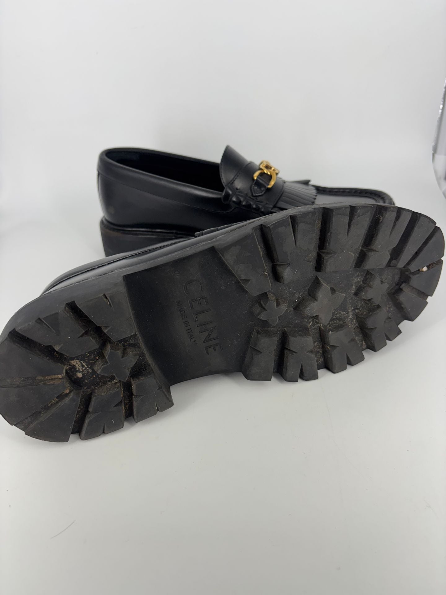 Celine – Mocassins Margaret cuir de taureau noir chaîne Triomphe – P.38-9