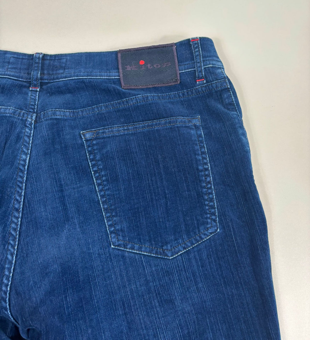 Pantalon cinq poches Kiton velours côtelé bleu indigo – Taille FR 48-10