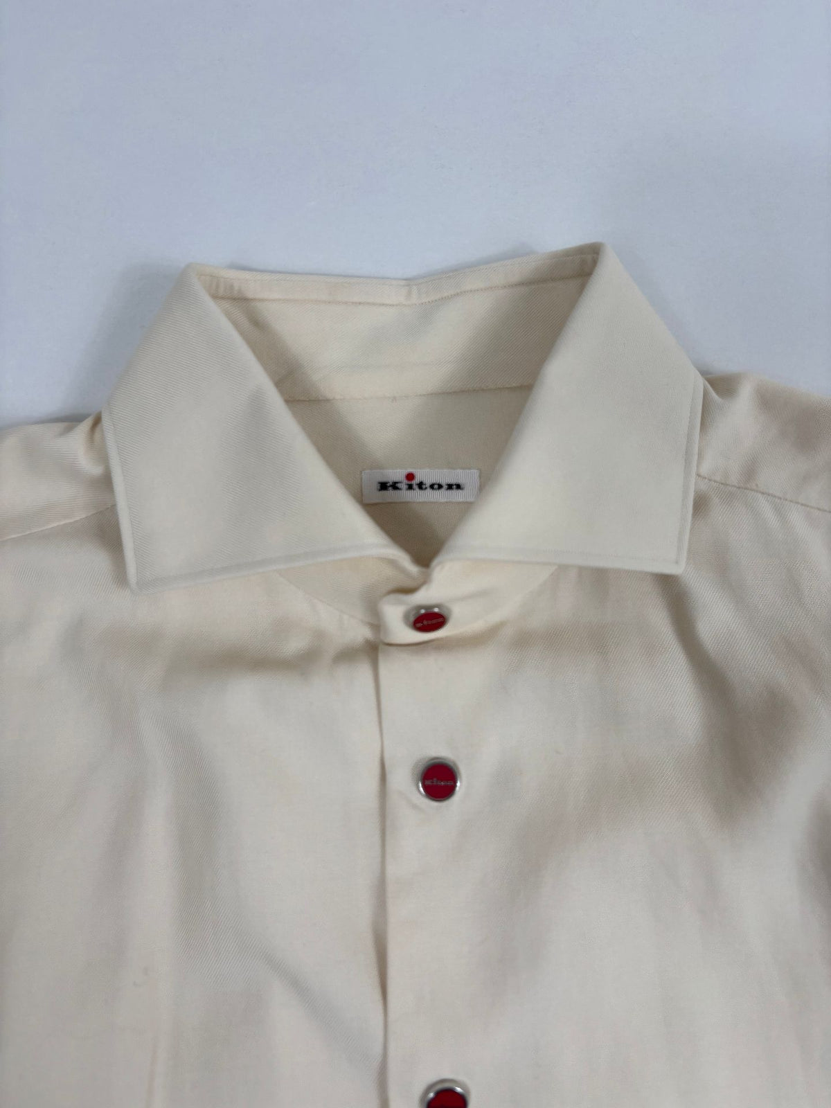Chemise Kiton sergé de coton crème boutons rouges – Taille XL-6