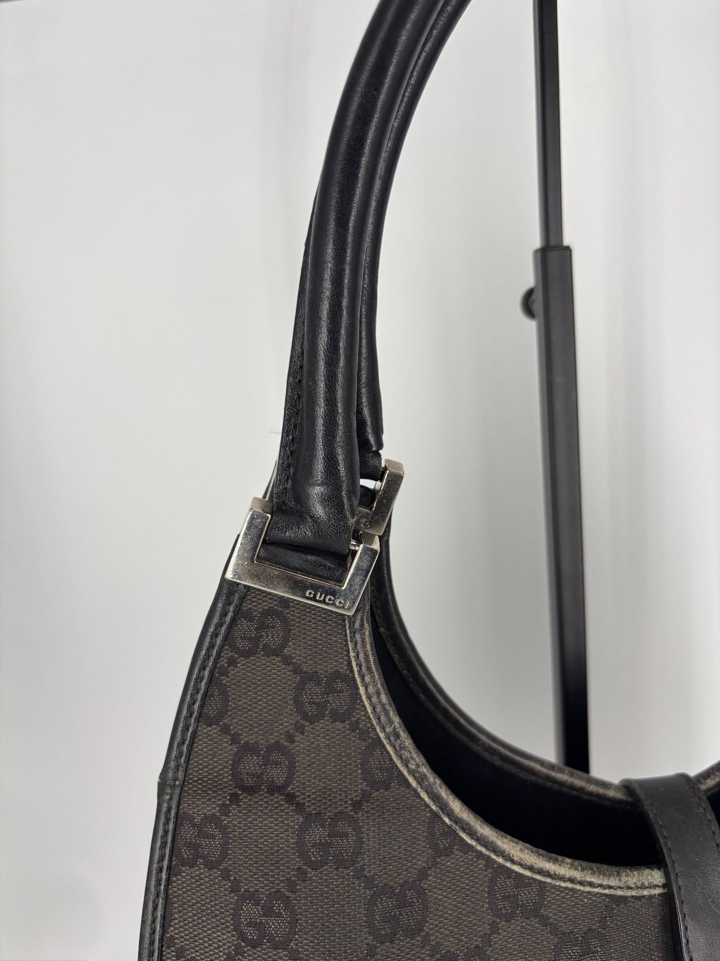 Black GG Quilted Leather Bucket Bag – Gucci – Bi-color shoulder strap-4