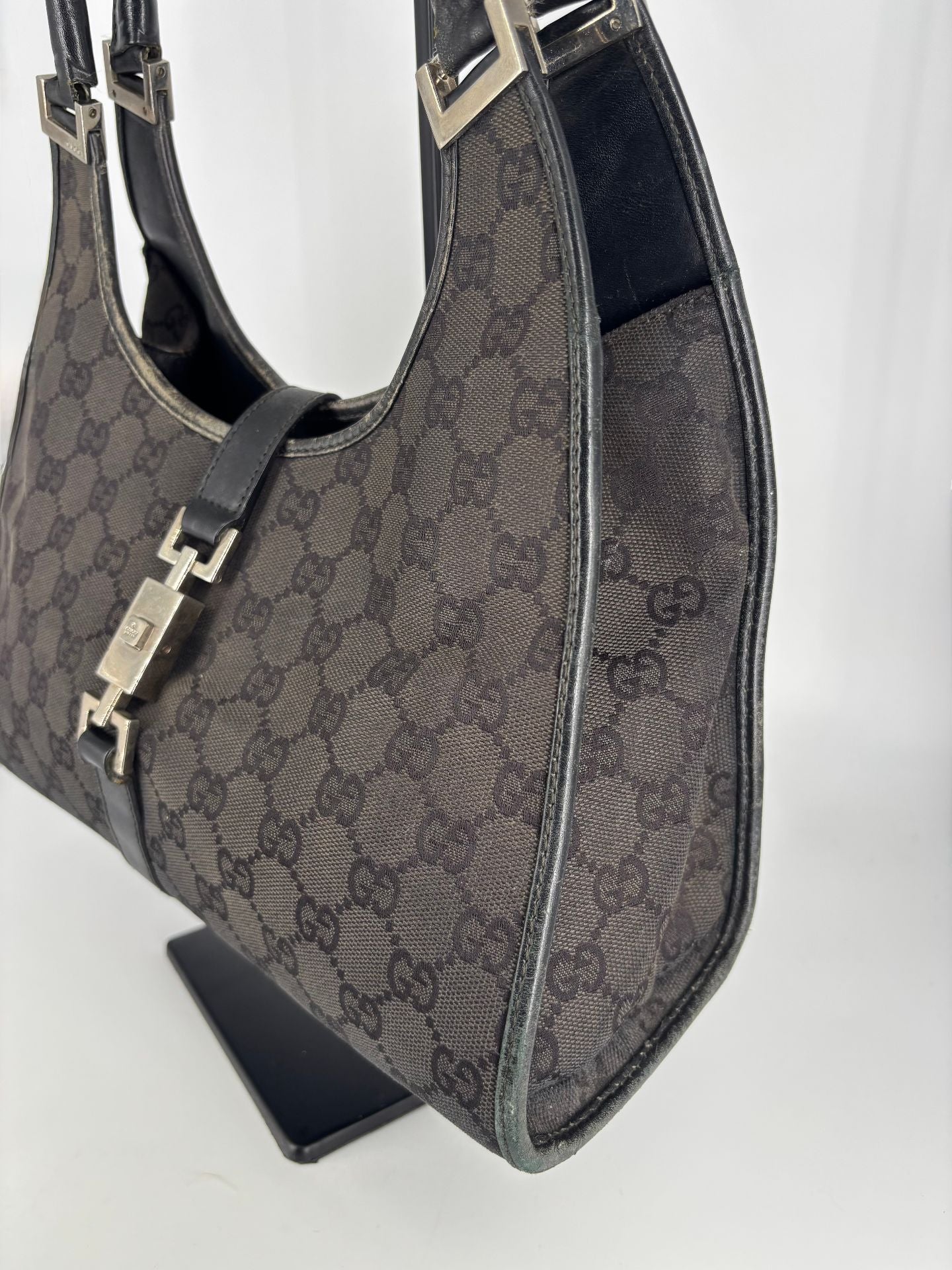 Black GG Quilted Leather Bucket Bag – Gucci – Bi-color shoulder strap-5