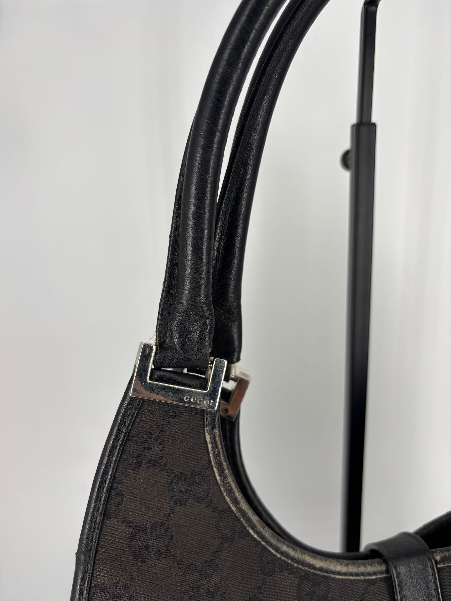 Black GG Quilted Leather Bucket Bag – Gucci – Bi-color shoulder strap-8