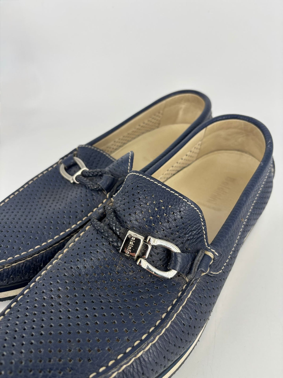 Mocassins bateau Baldinini en cuir perforé bleu marine – Pointure 43-3
