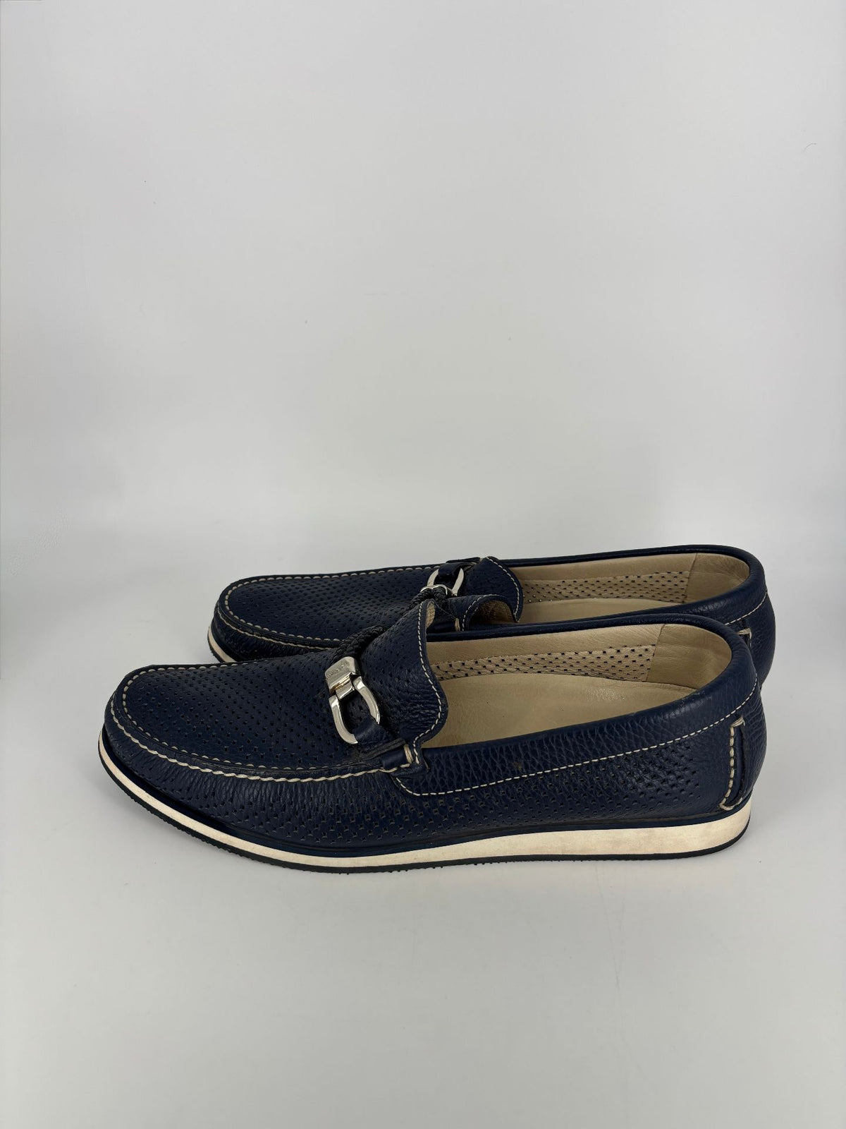 Mocassins bateau Baldinini en cuir perforé bleu marine – Pointure 43-4