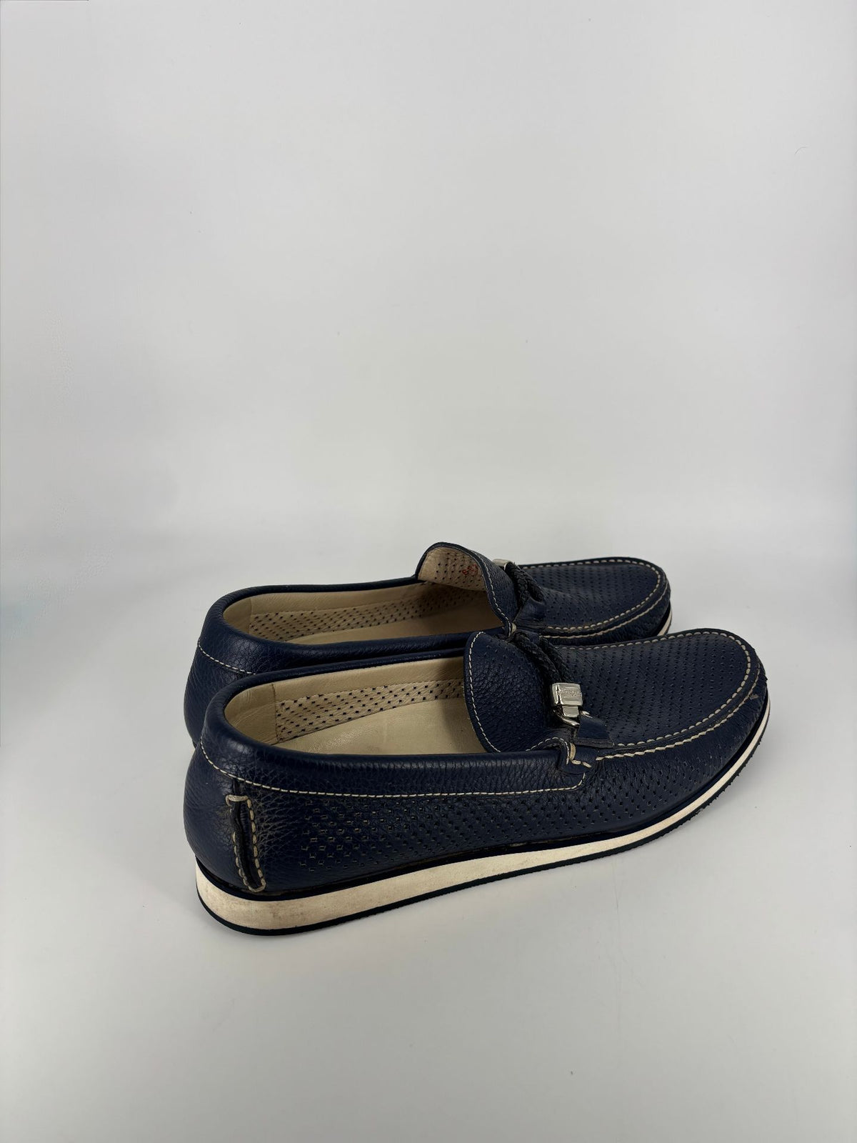 Mocassins bateau Baldinini en cuir perforé bleu marine – Pointure 43-6