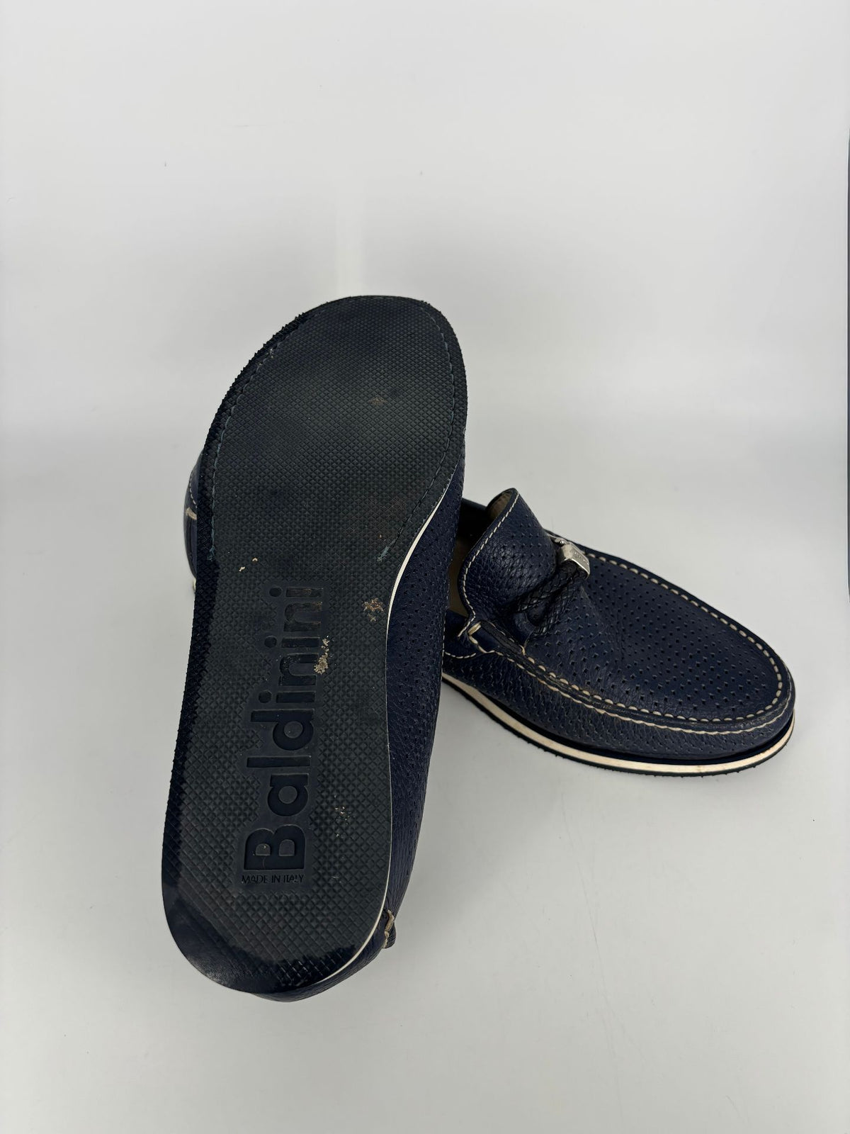 Mocassins bateau Baldinini en cuir perforé bleu marine – Pointure 43-9