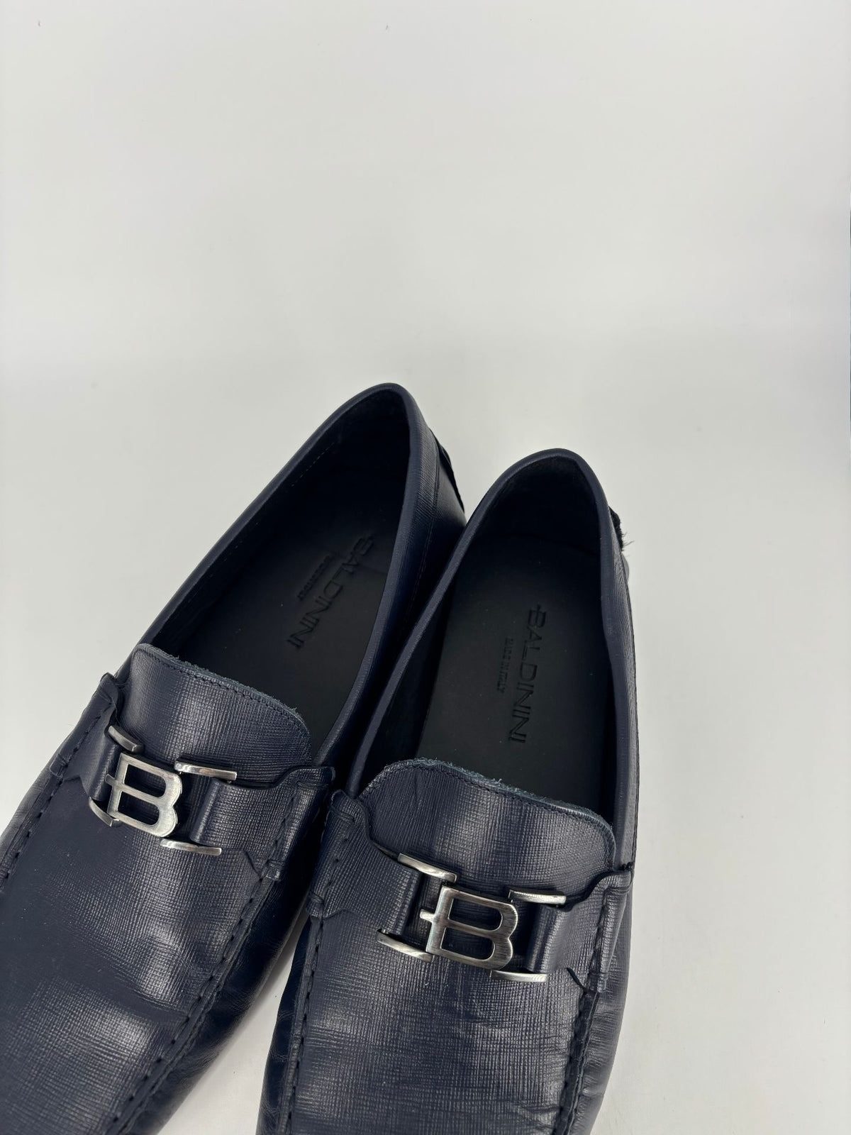 Mocassins Baldinini en cuir texturé bleu marine boucle logo B – Pointure 43-3