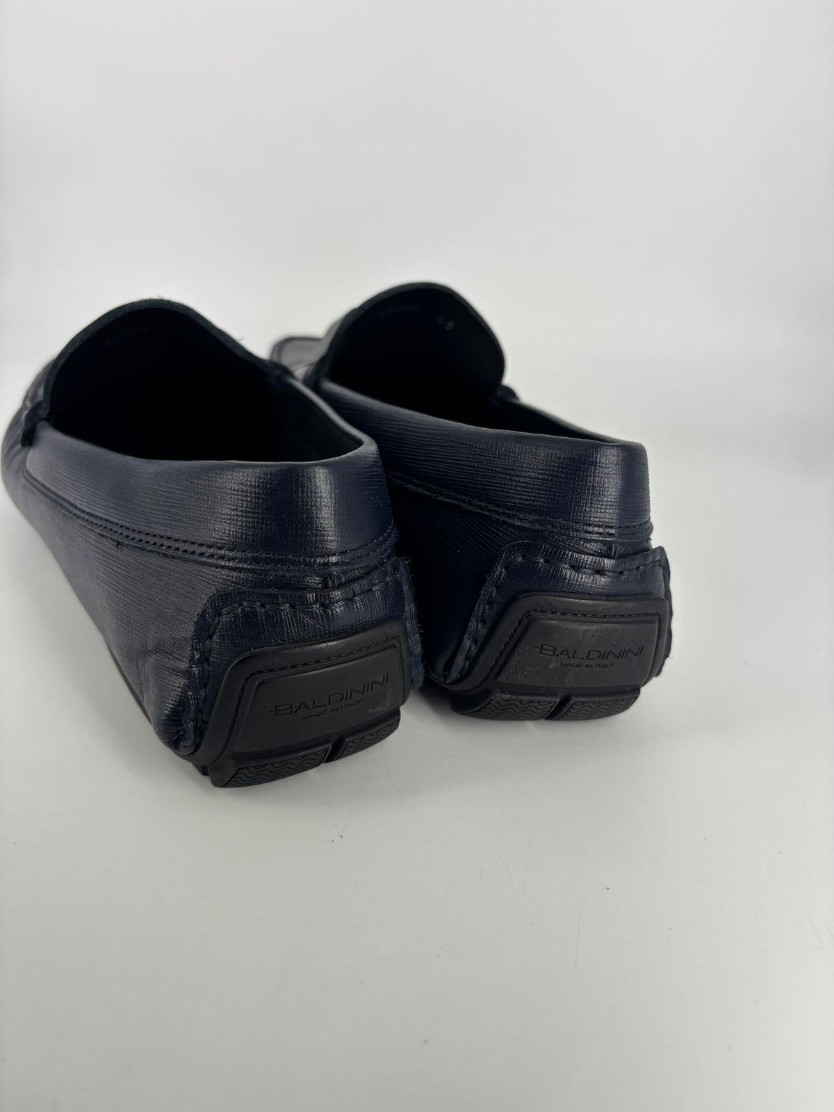 Mocassins Baldinini en cuir texturé bleu marine boucle logo B – Pointure 43-6