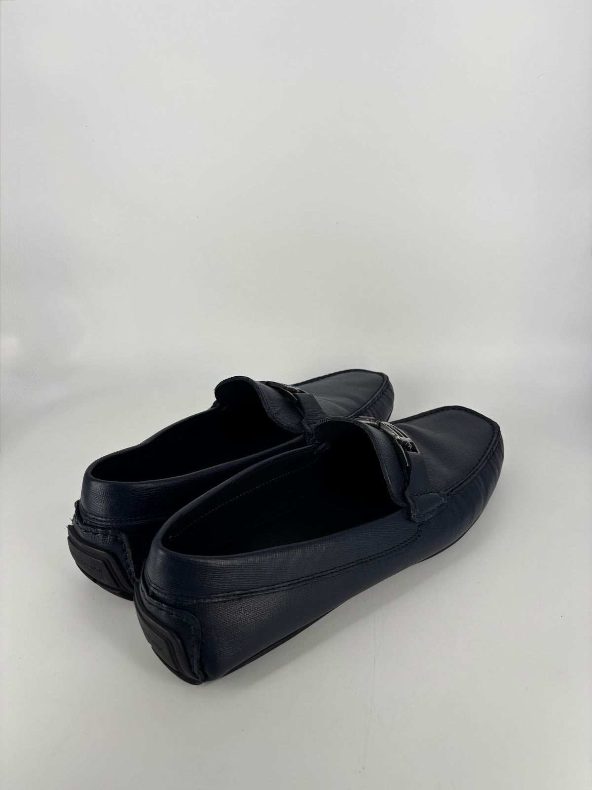 Mocassins Baldinini en cuir texturé bleu marine boucle logo B – Pointure 43-7