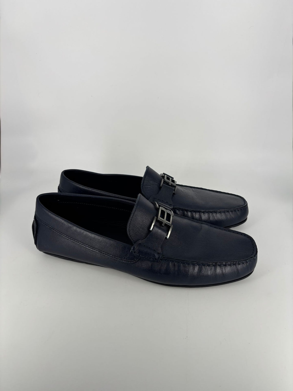 Mocassins Baldinini en cuir texturé bleu marine boucle logo B – Pointure 43-8