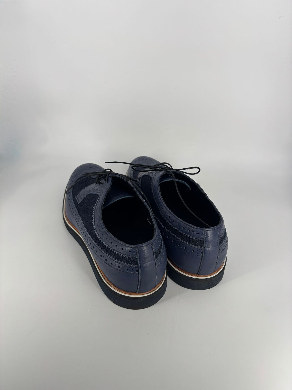 Derbies Baldinini à bout fleuri, cuir bleu marine et denim – Pointure 42,5-6