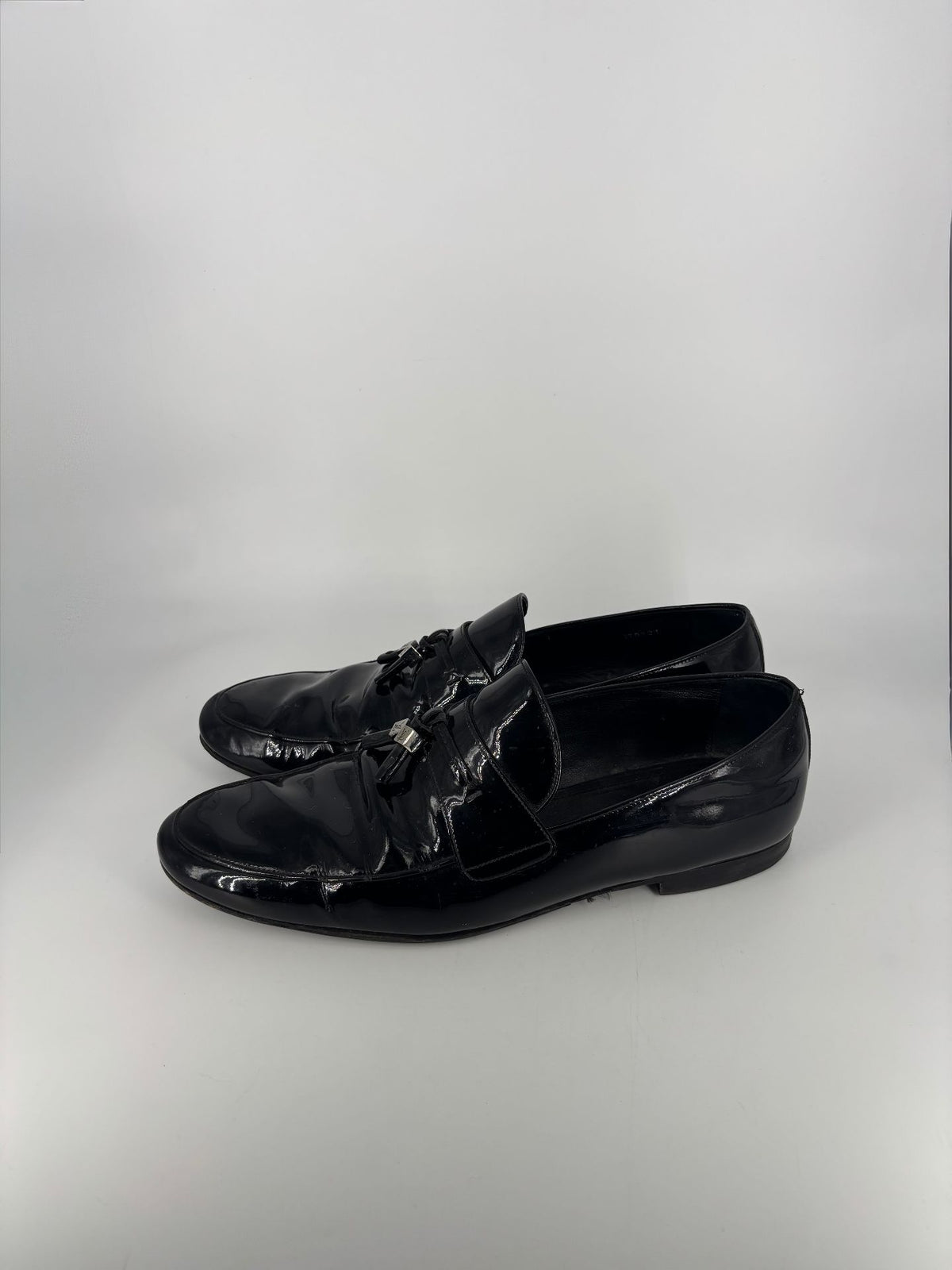 Mocassins Louis Vuitton cuir verni noir à pampilles LV – Pointure 43,5-4
