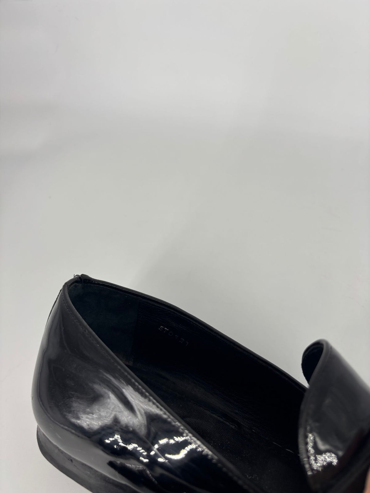 Mocassins Louis Vuitton cuir verni noir à pampilles LV – Pointure 43,5-11