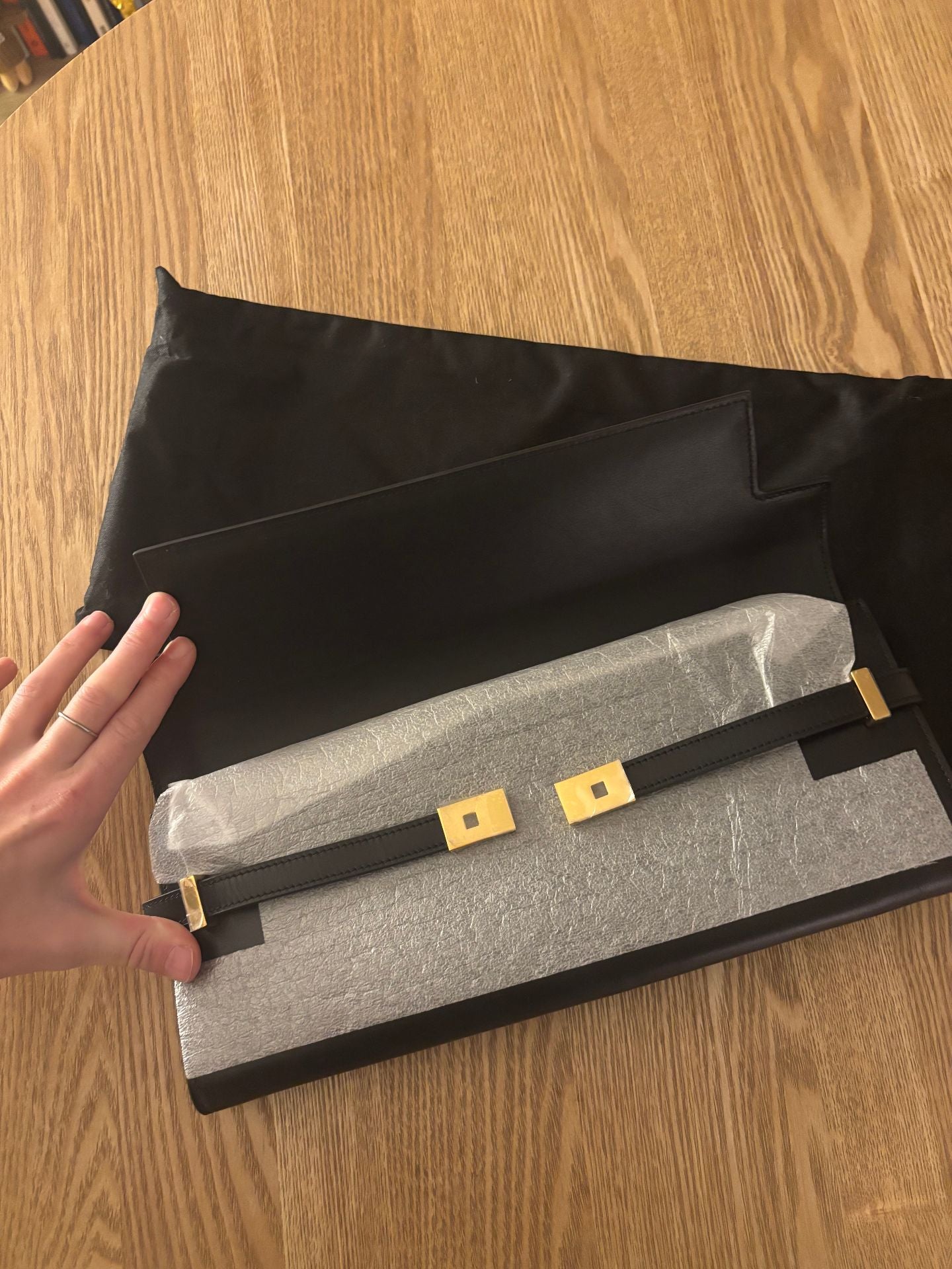 Pochette Manhattan Clutch cuir noir – Saint Laurent-4