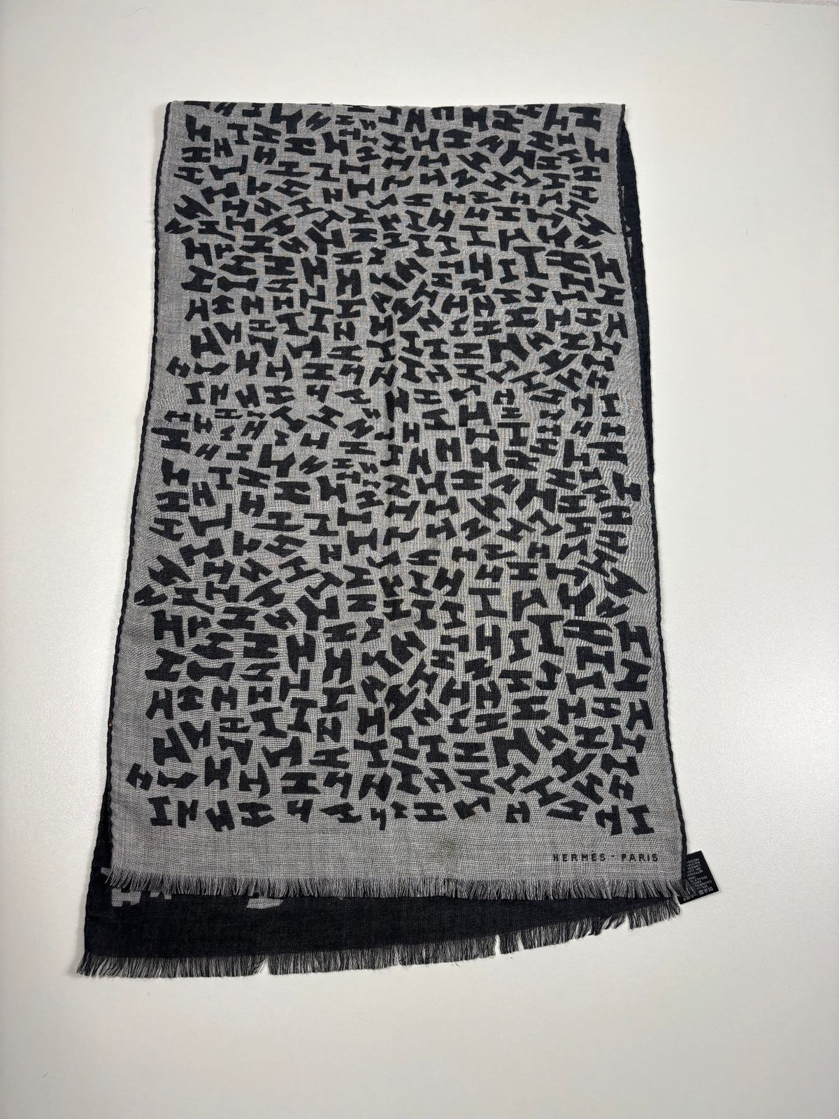 Écharpe Hermès en cachemire et soie réversible motif H – Noir et gris-6