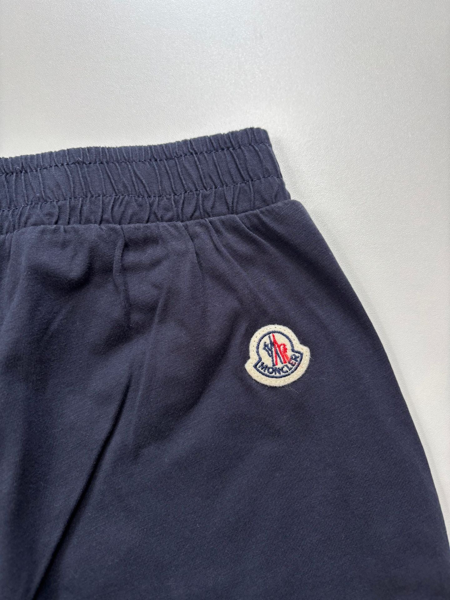 Short Moncler enfant molleton coton bleu marine patch logo – Taille 10 ans-4