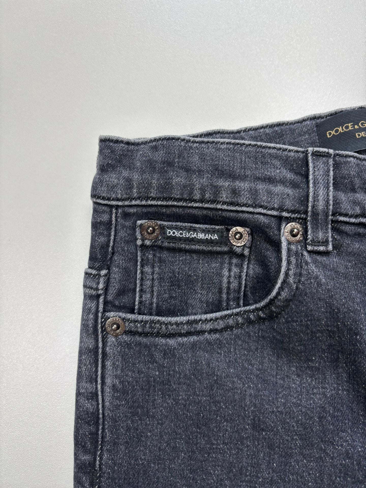 Jean Dolce & Gabbana enfant denim noir délavé plaque logo – Taille 10 ans-3