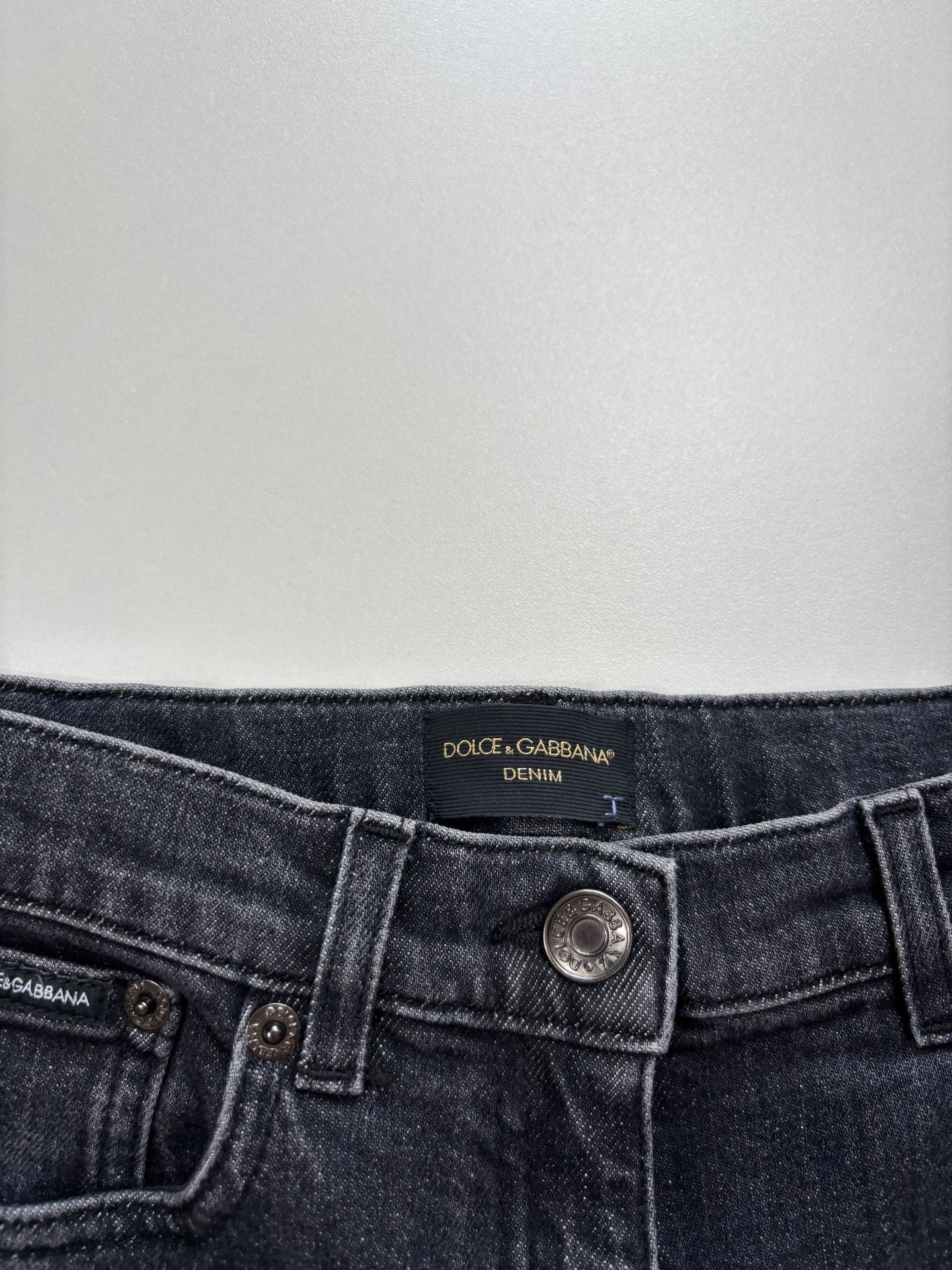Jean Dolce & Gabbana enfant denim noir délavé plaque logo – Taille 10 ans-4