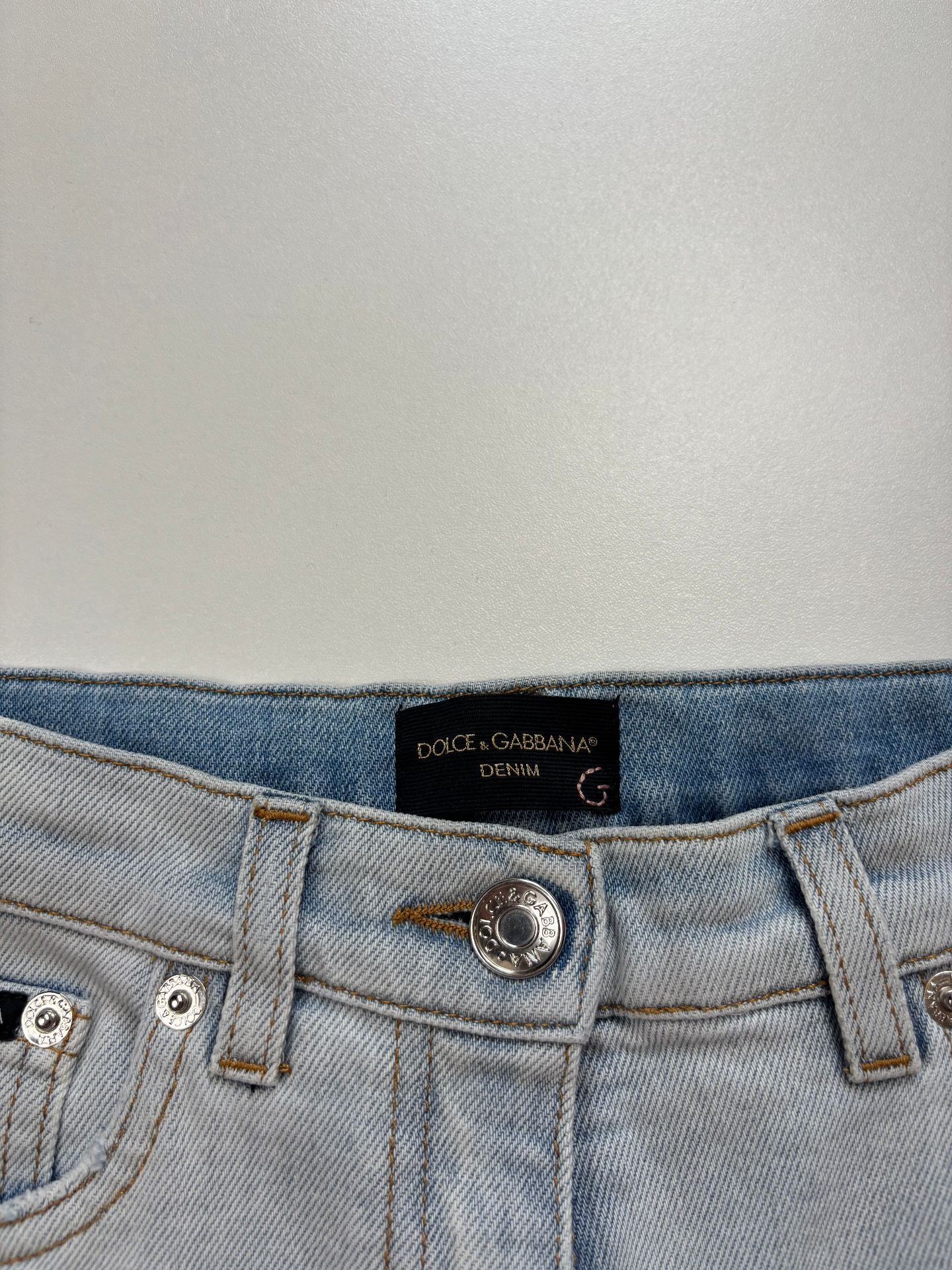 Jean Dolce & Gabbana enfant denim bleu clair délavé plaque logo – Taille 10 ans-4