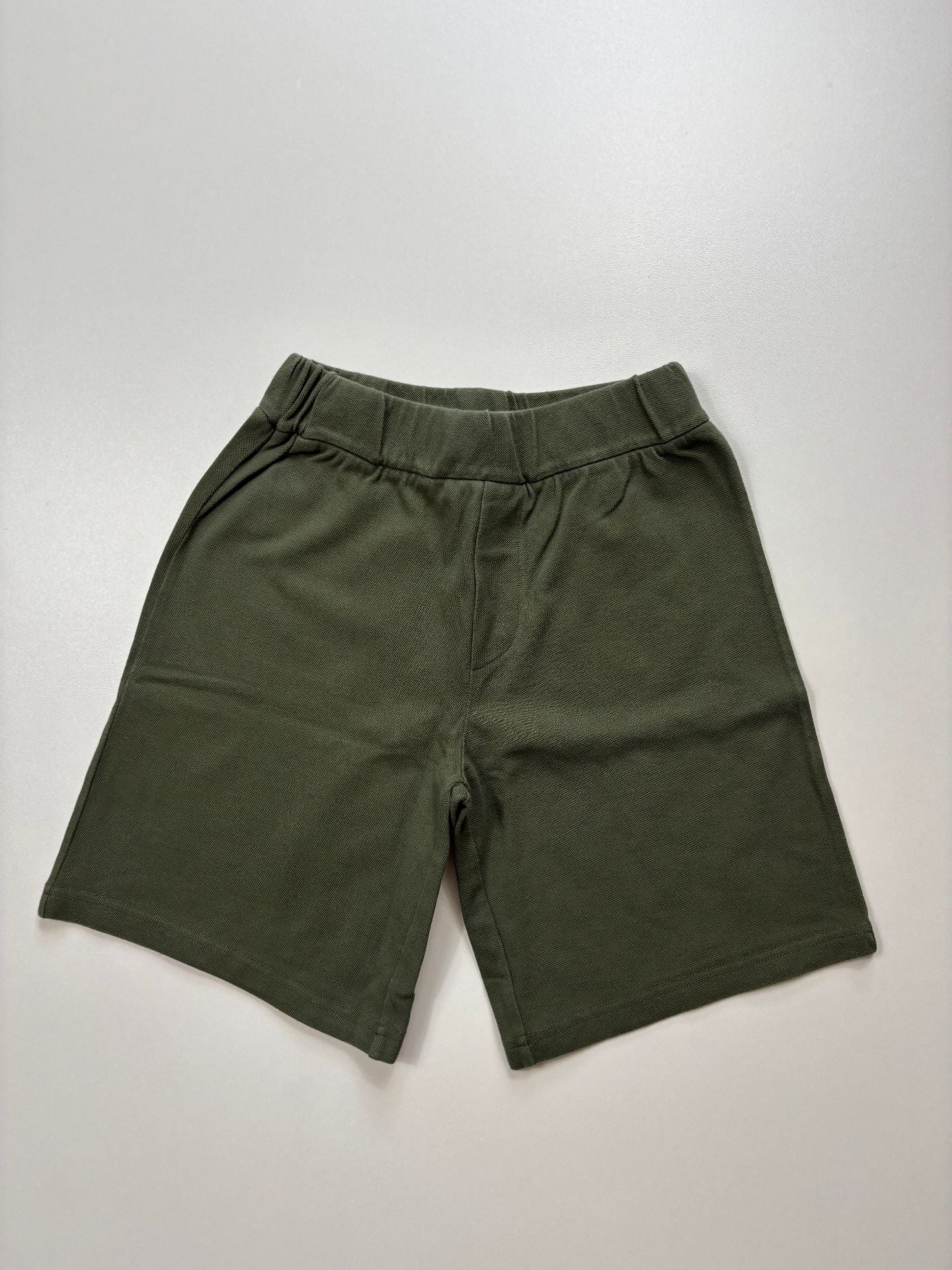 Short Moncler enfant piqué coton vert kaki patch logo – Taille 10 ans-2