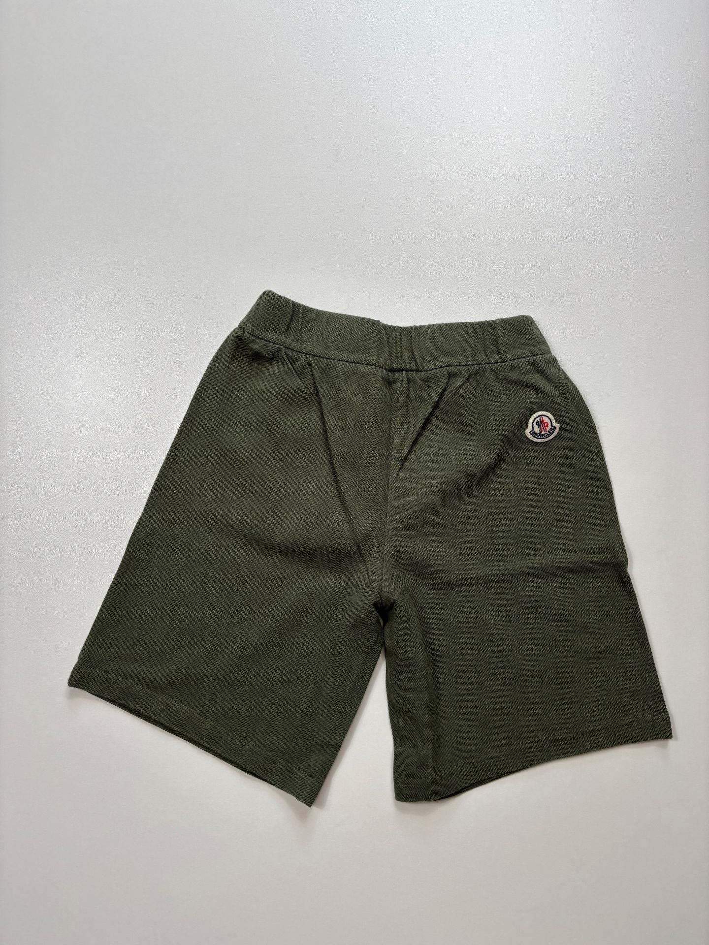 Short Moncler enfant piqué coton vert kaki patch logo – Taille 10 ans-3