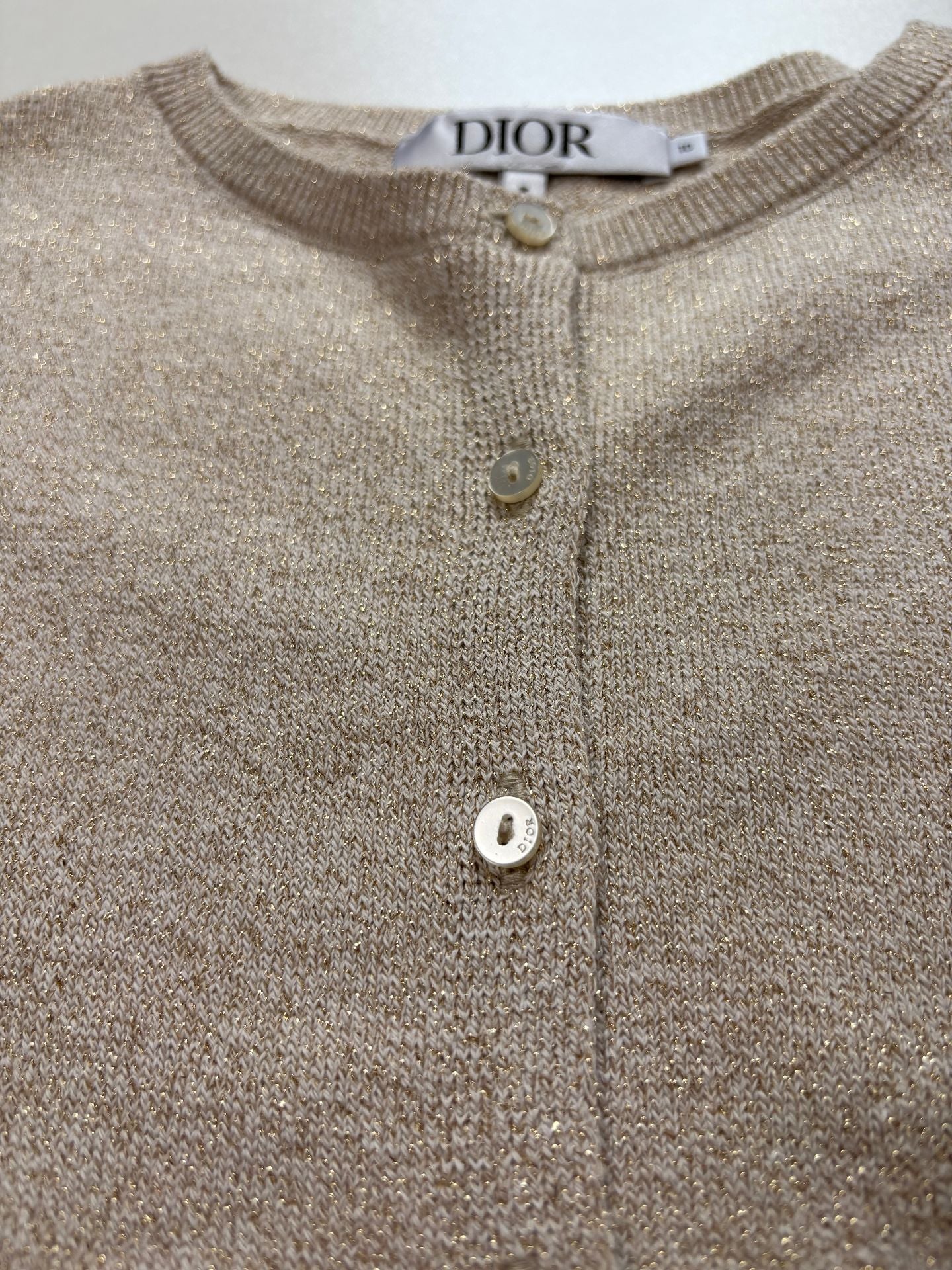 Cardigan Dior enfant coton doré abeille brodée boutons blancs – Taille 10 ans-6