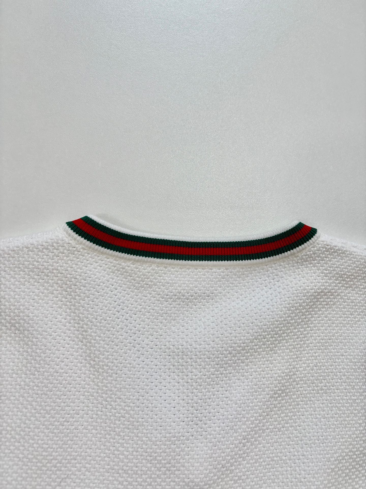 Pull Gucci garçon coton ivoire col V bande Web rouge et vert – Taille 10 ans-8