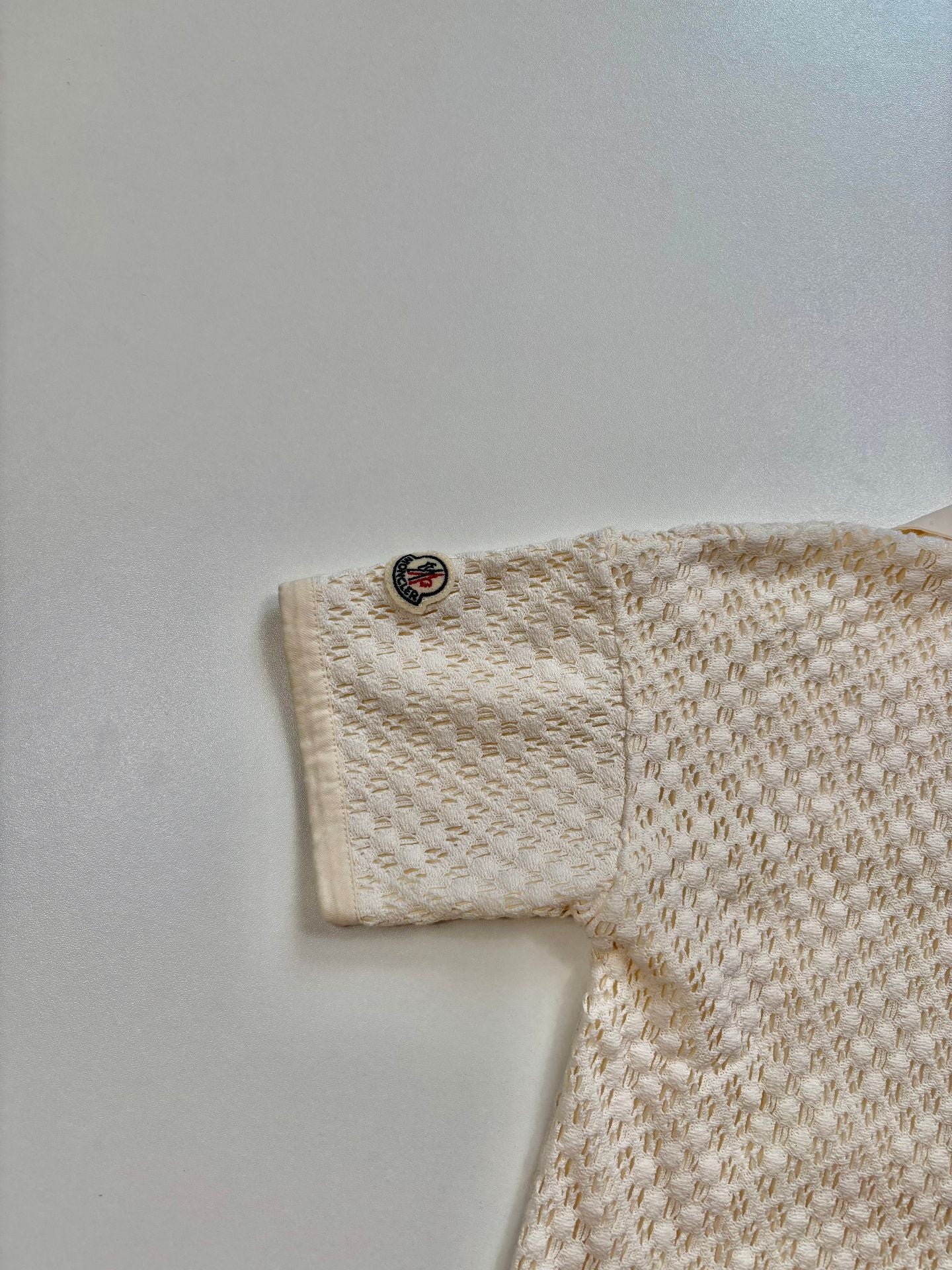 Polo Moncler enfant maille ajourée ivoire col tissé patch logo – Taille 10 ans-6