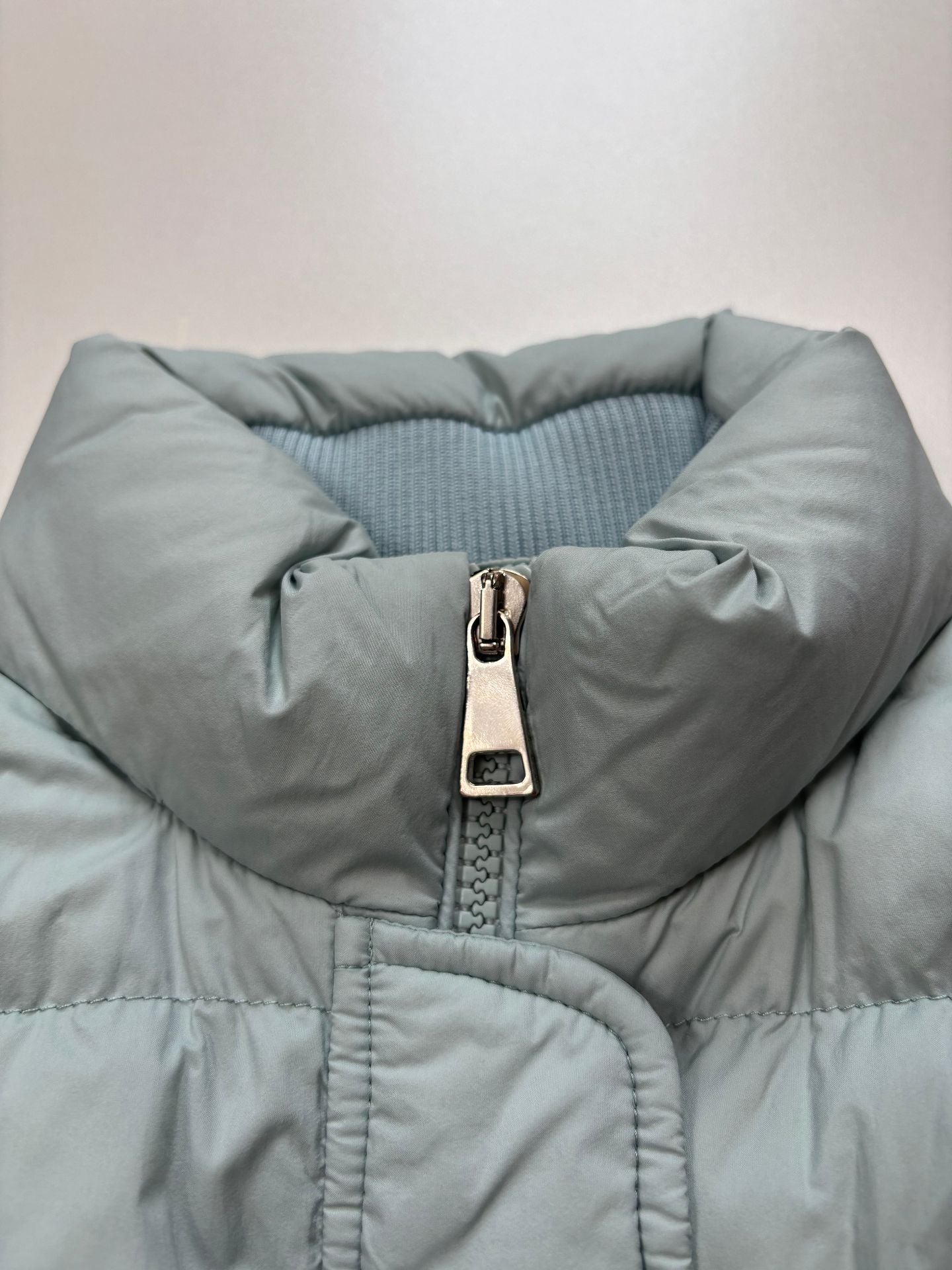 Doudoune sans manches Moncler bleu glacier patch logo – Taille 8 ans-5