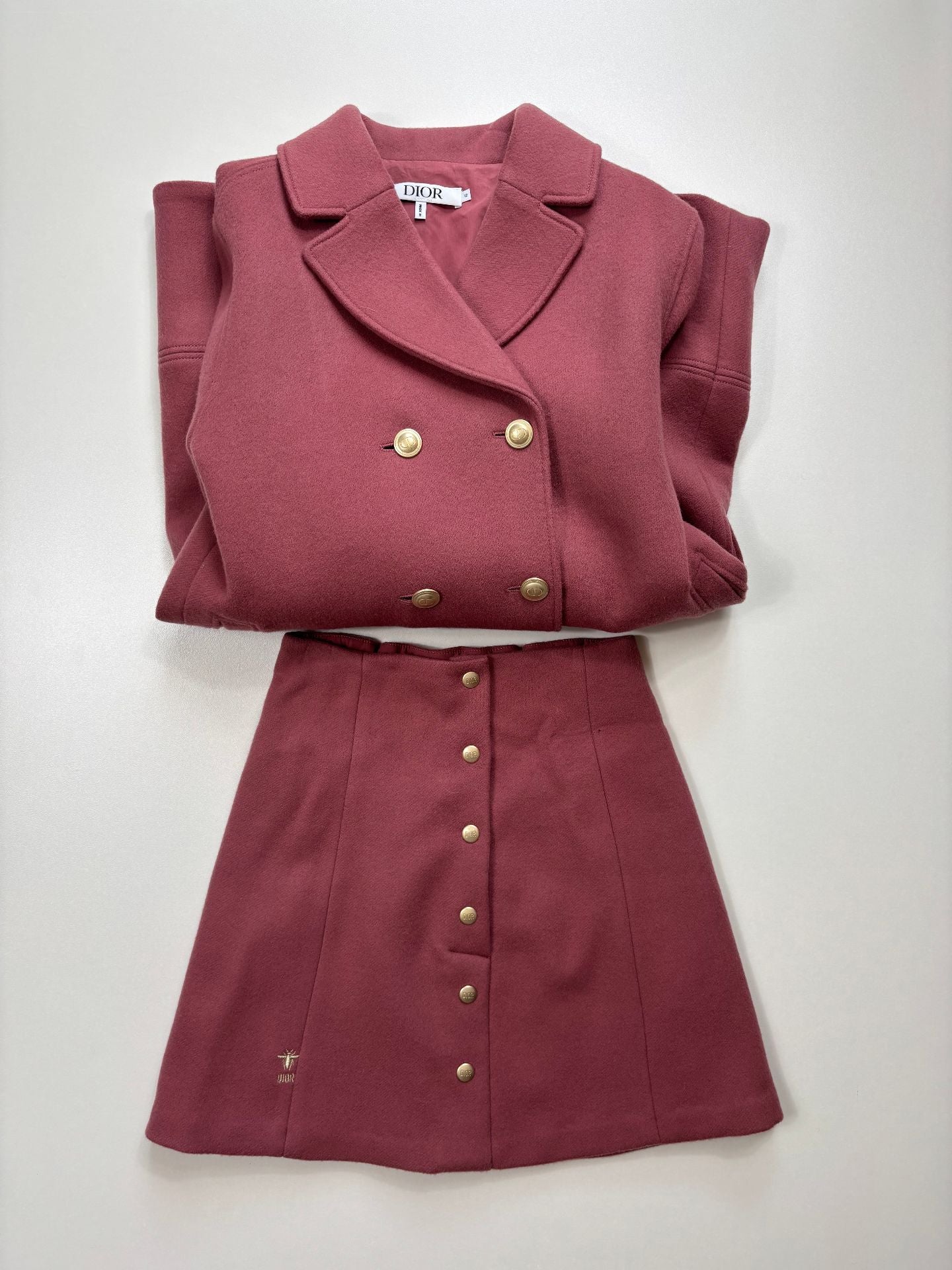 Ensemble Dior enfant caban croisé + jupe trapèze vieux rose – boutons dorés abeille – 12 ans-6