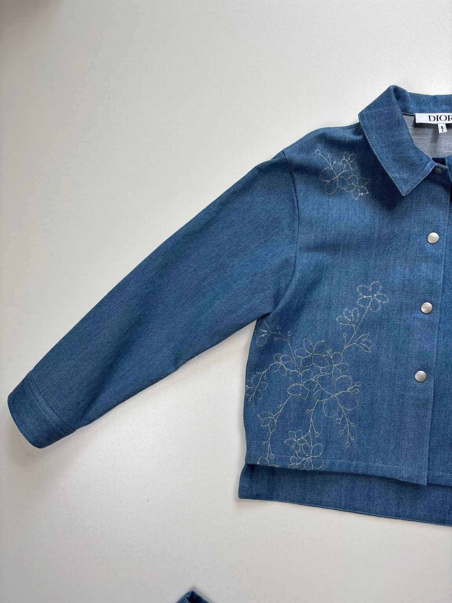 Ensemble jean Dior enfant broderies florales dorées – veste + pantalon – 10 ans-5
