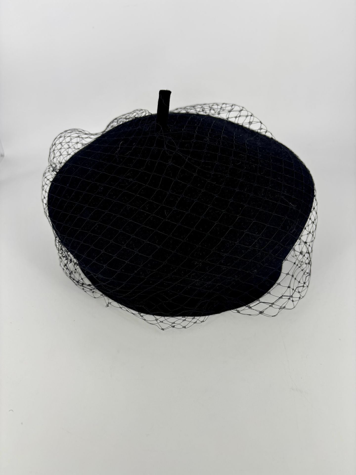 Béret Christian Dior Paris vintage velours noir voilette résille – Archive-3
