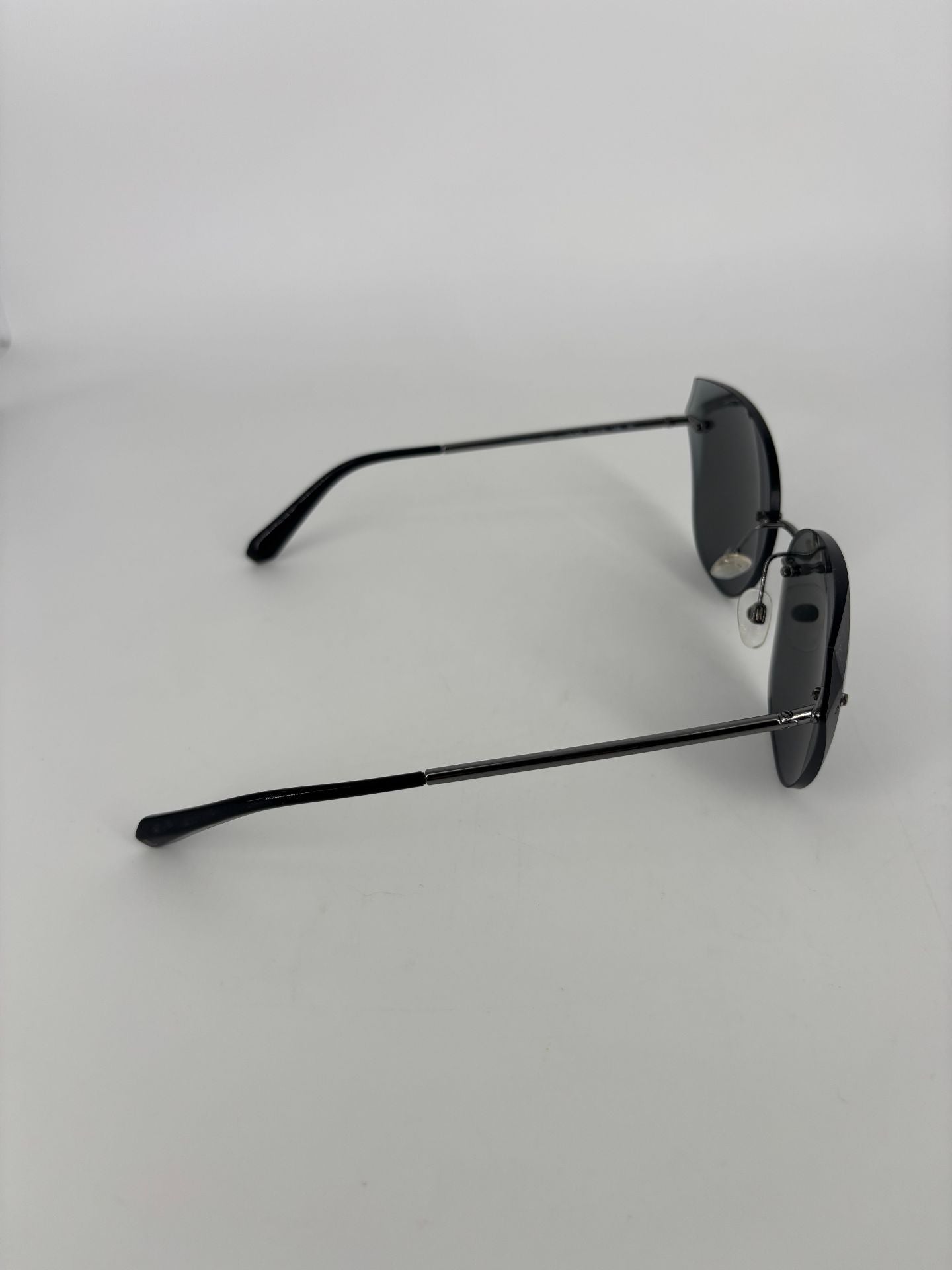 Lunettes de soleil Chanel sans monture métal gunmetal verres miroir gris-6
