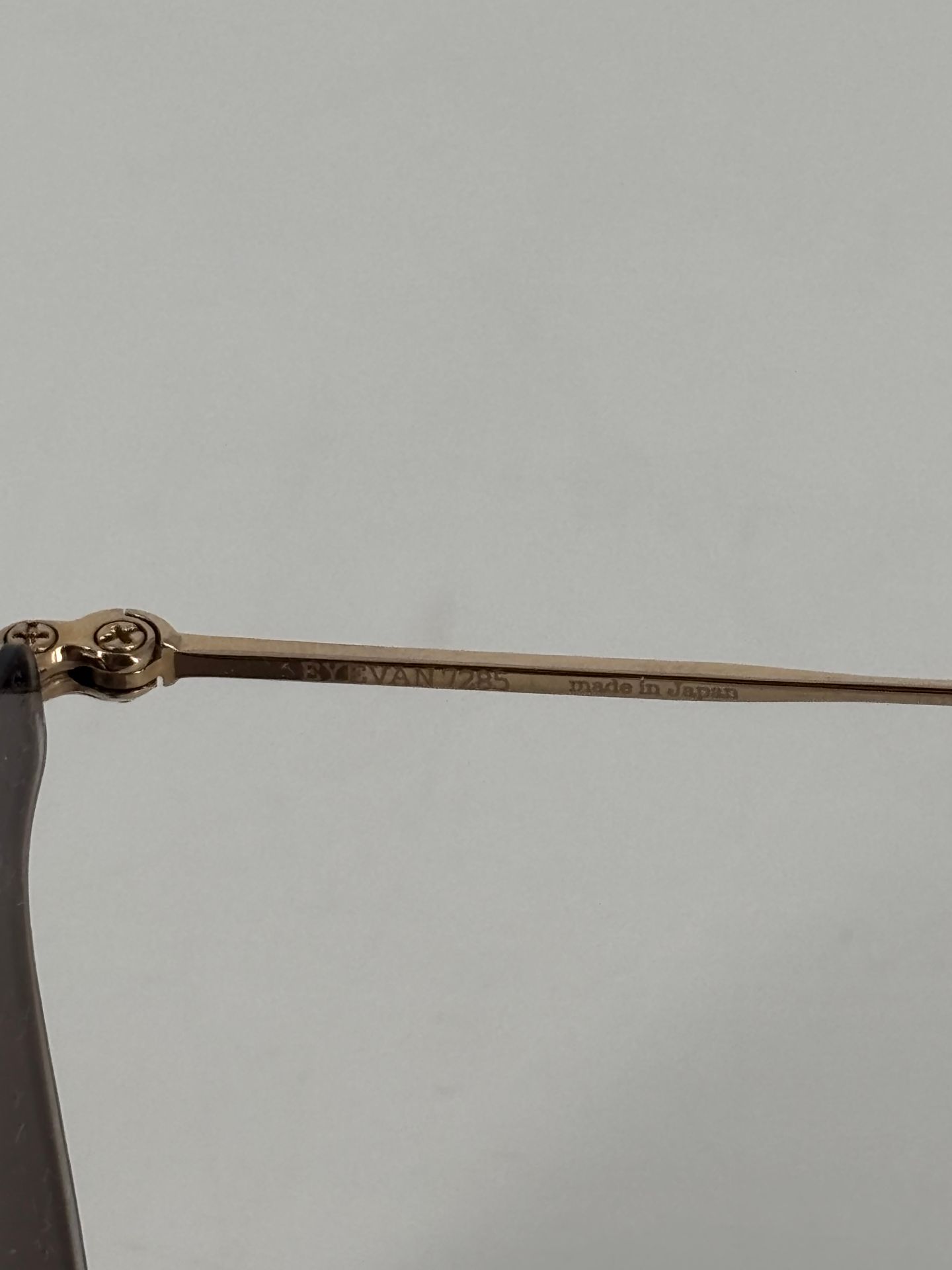 Lunettes de soleil Eyevan 7285 sans monture métal doré bord blanc-7