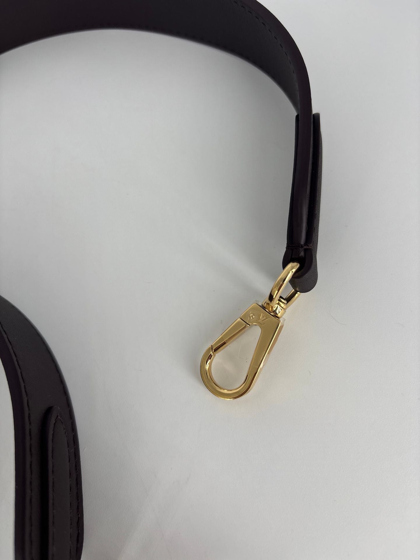 Bandoulière Louis Vuitton cuir noir crochets dorés-6