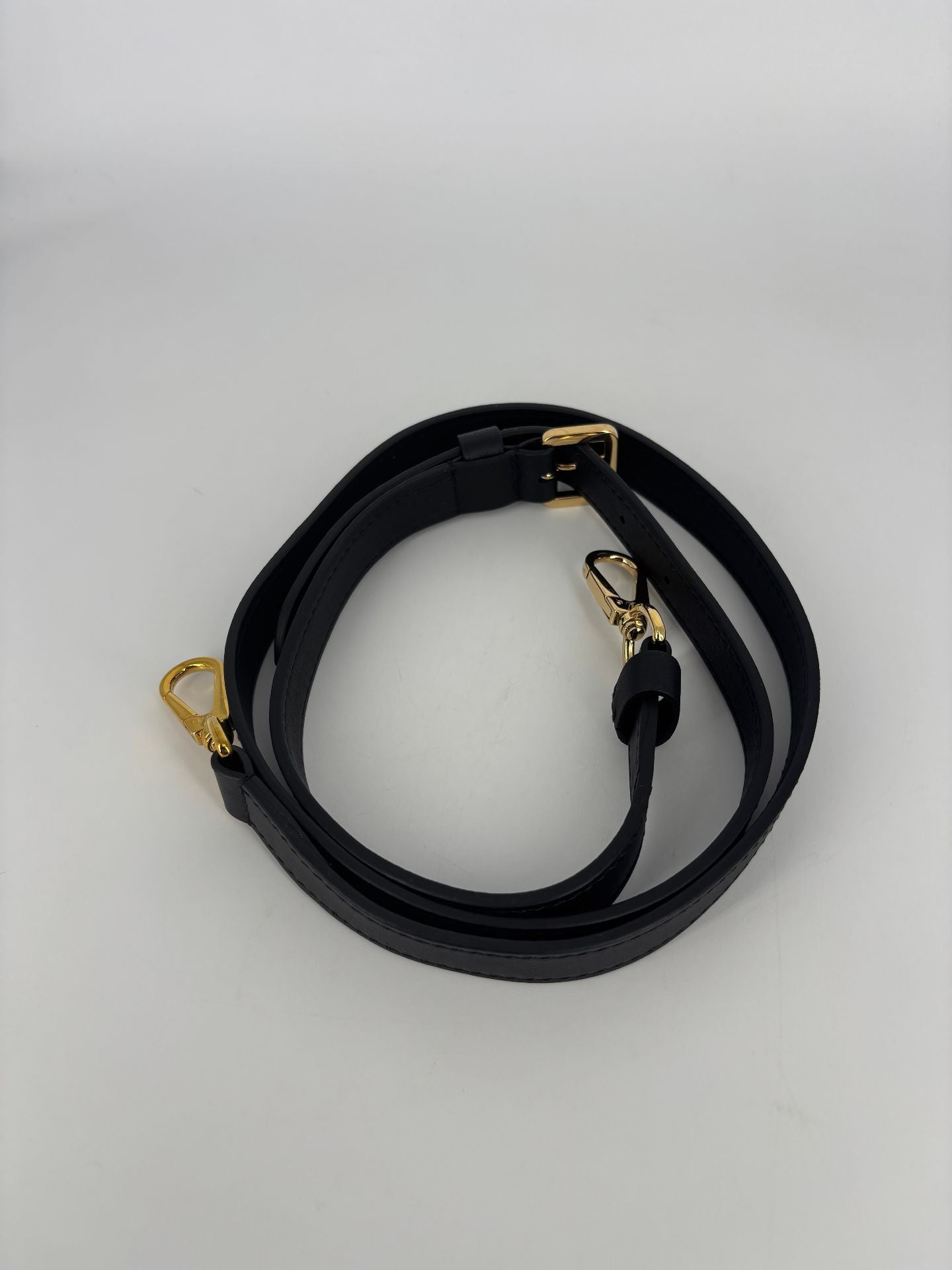 Bandoulière Louis Vuitton cuir noir crochets dorés-4