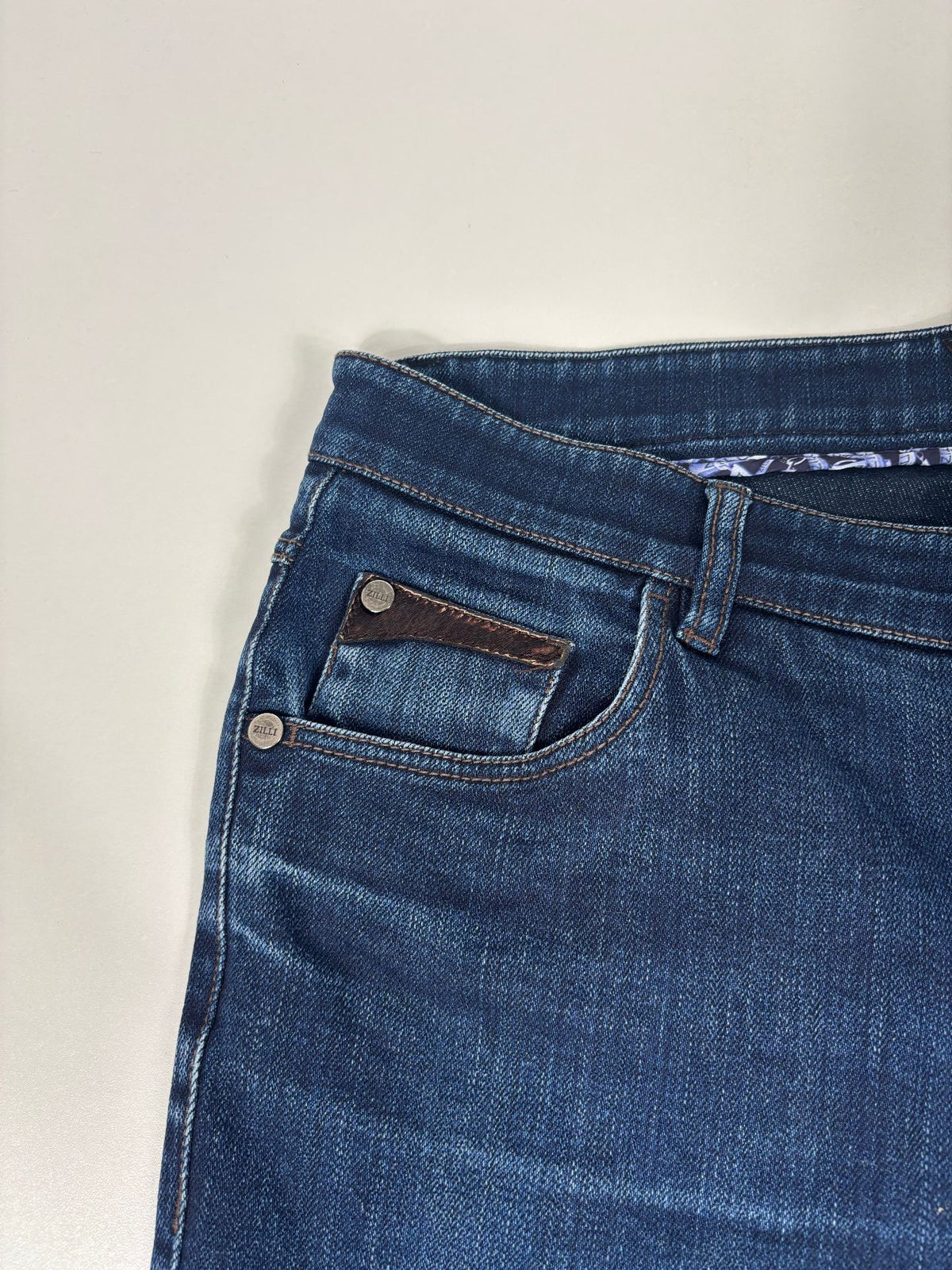 Jean Zilli en denim stretch bleu détails cuir marron – Taille 50-3