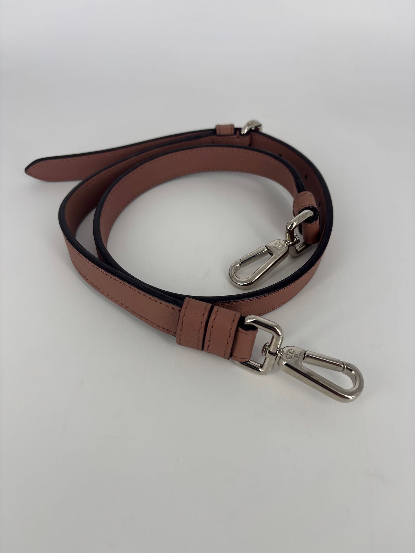 Bandoulière Dior cuir grainé vieux rose embout argenté réglable-3