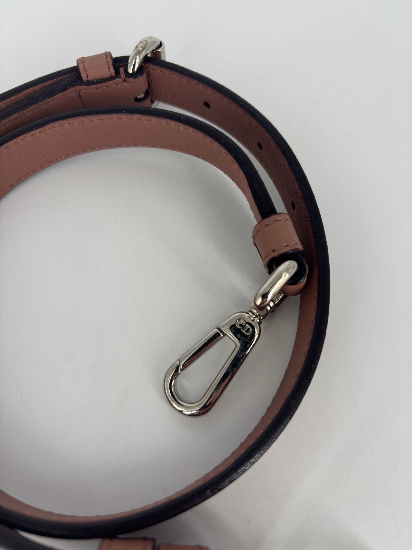Bandoulière Dior cuir grainé vieux rose embout argenté réglable-5