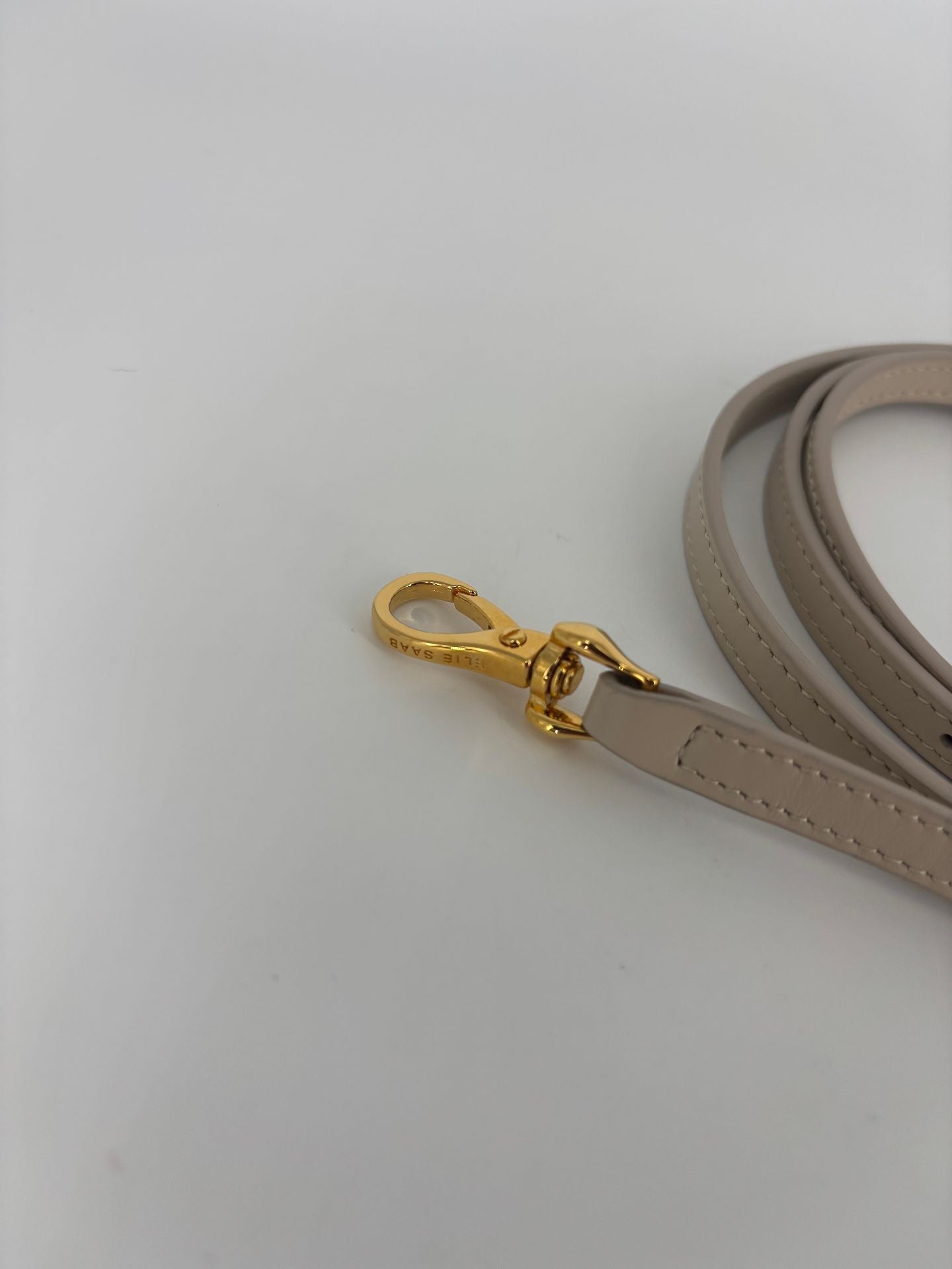 Bandoulière Elie Saab cuir gris crochets dorés réglable-3
