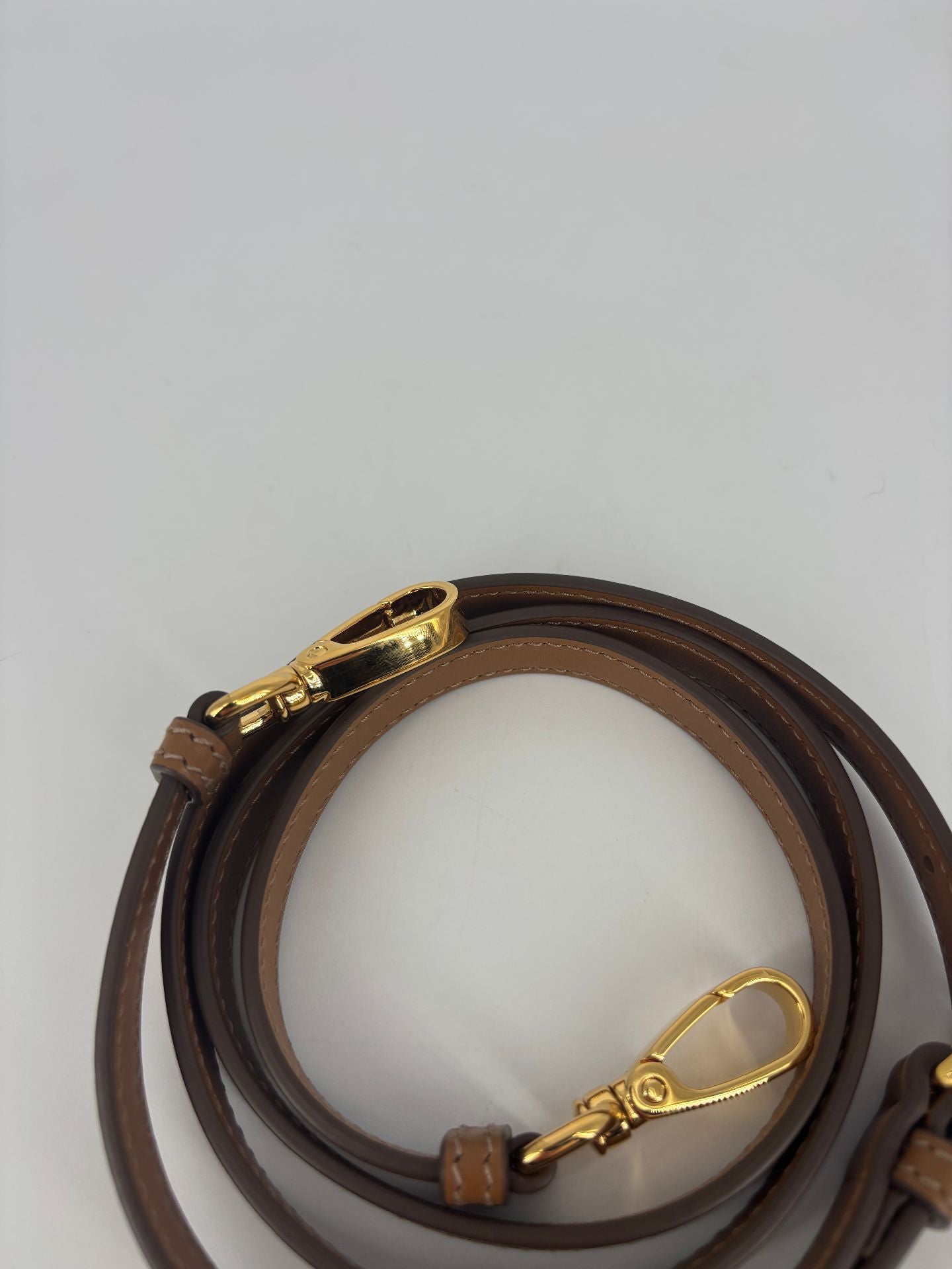 Bandoulière Prada cuir marron crochets dorés – 115 cm – étui d'origine-5