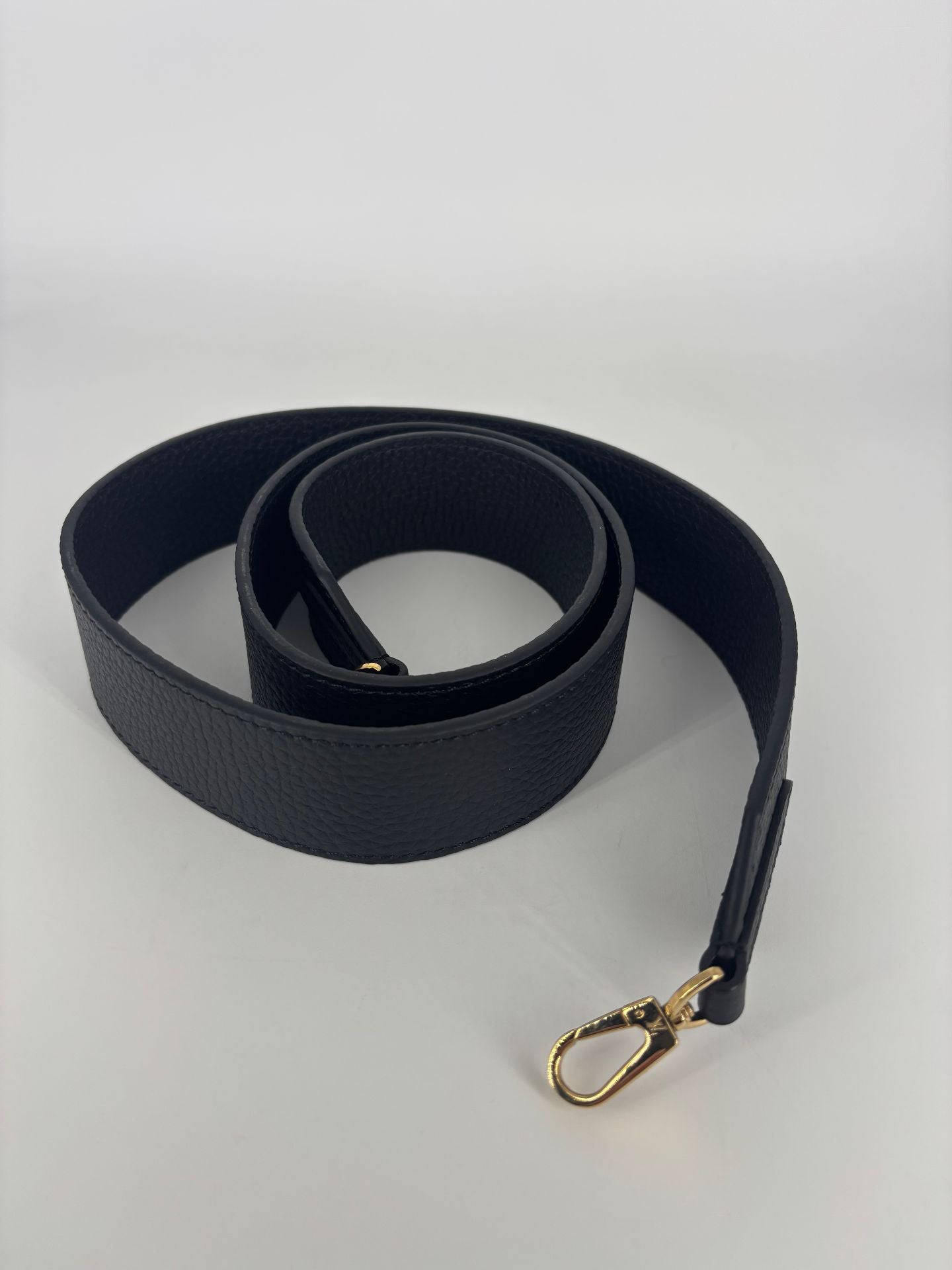 Bandoulière Louis Vuitton cuir noir large 5 cm crochets dorés – 110 cm-1