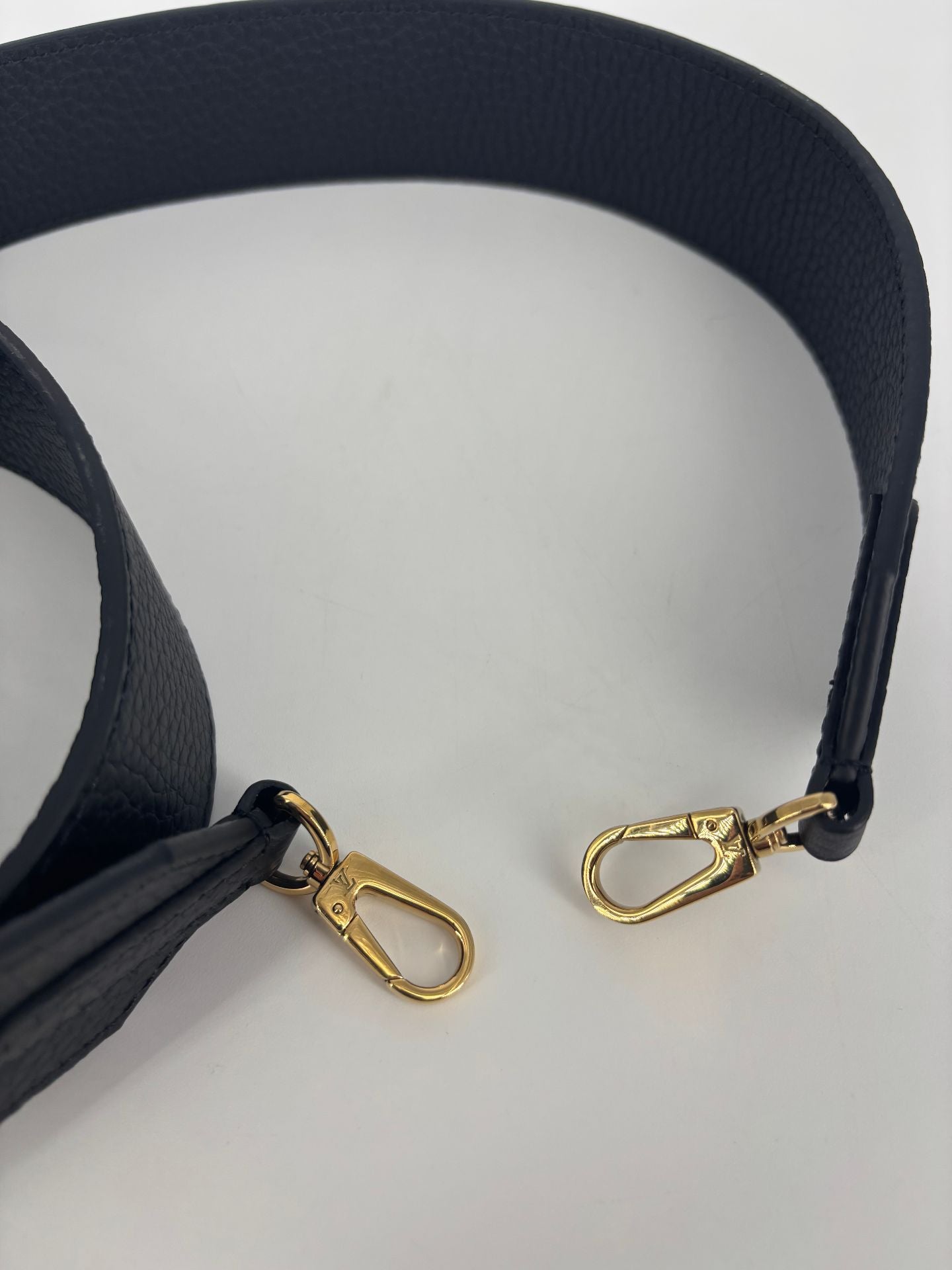 Bandoulière Louis Vuitton cuir noir large 5 cm crochets dorés – 110 cm-4