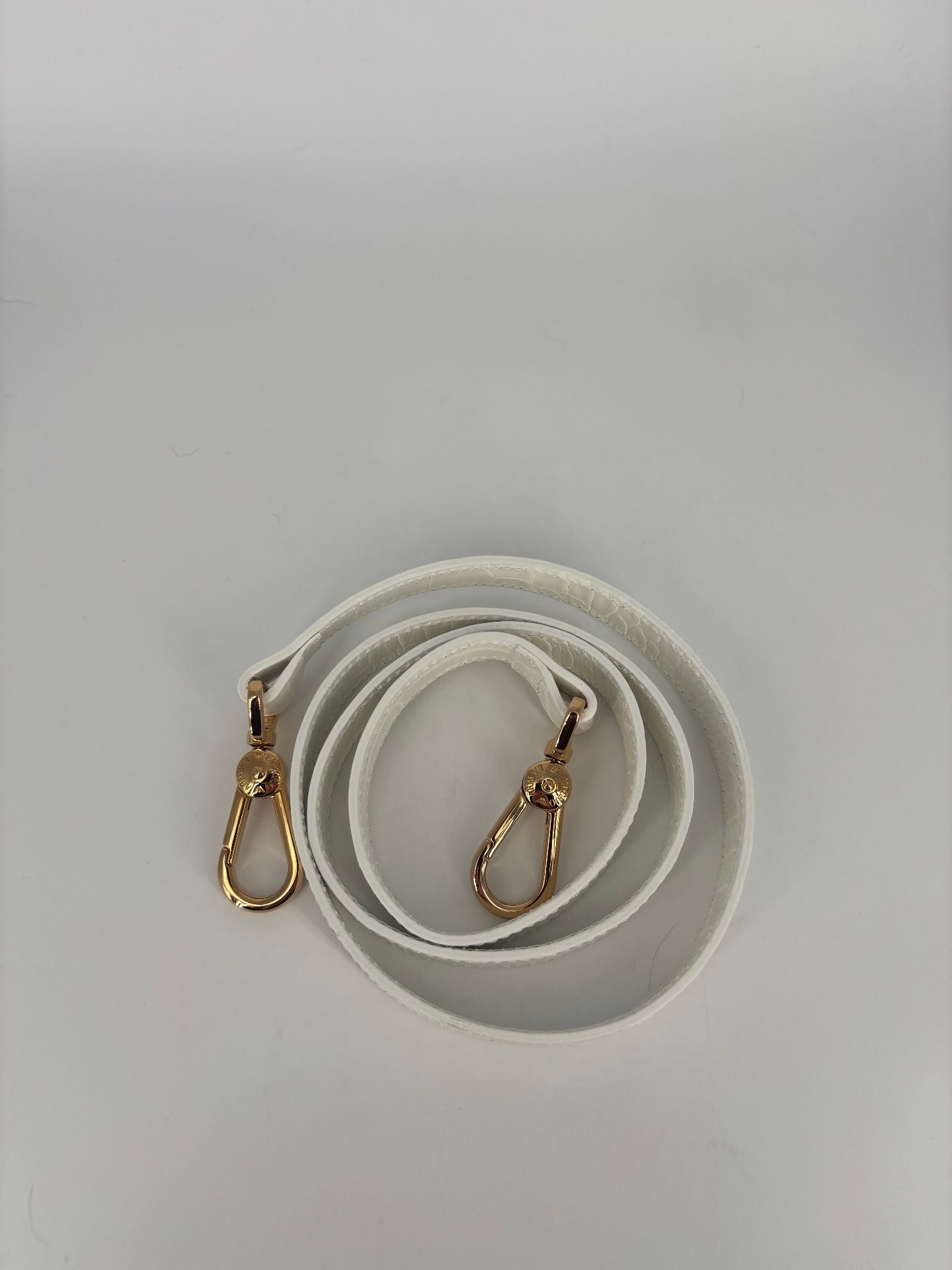 Bandoulière Emporio Armani cuir blanc embossé croco crochets dorés – 115 cm
