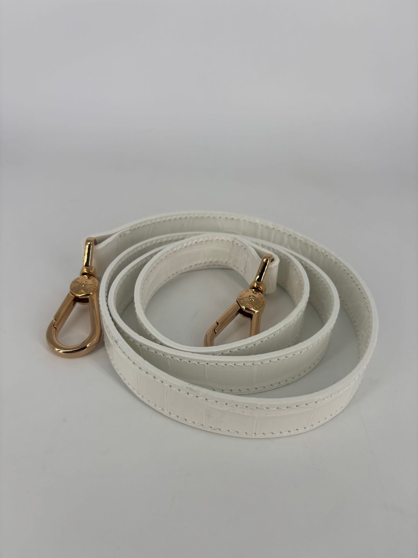 Bandoulière Emporio Armani cuir blanc embossé croco crochets dorés – 115 cm-2