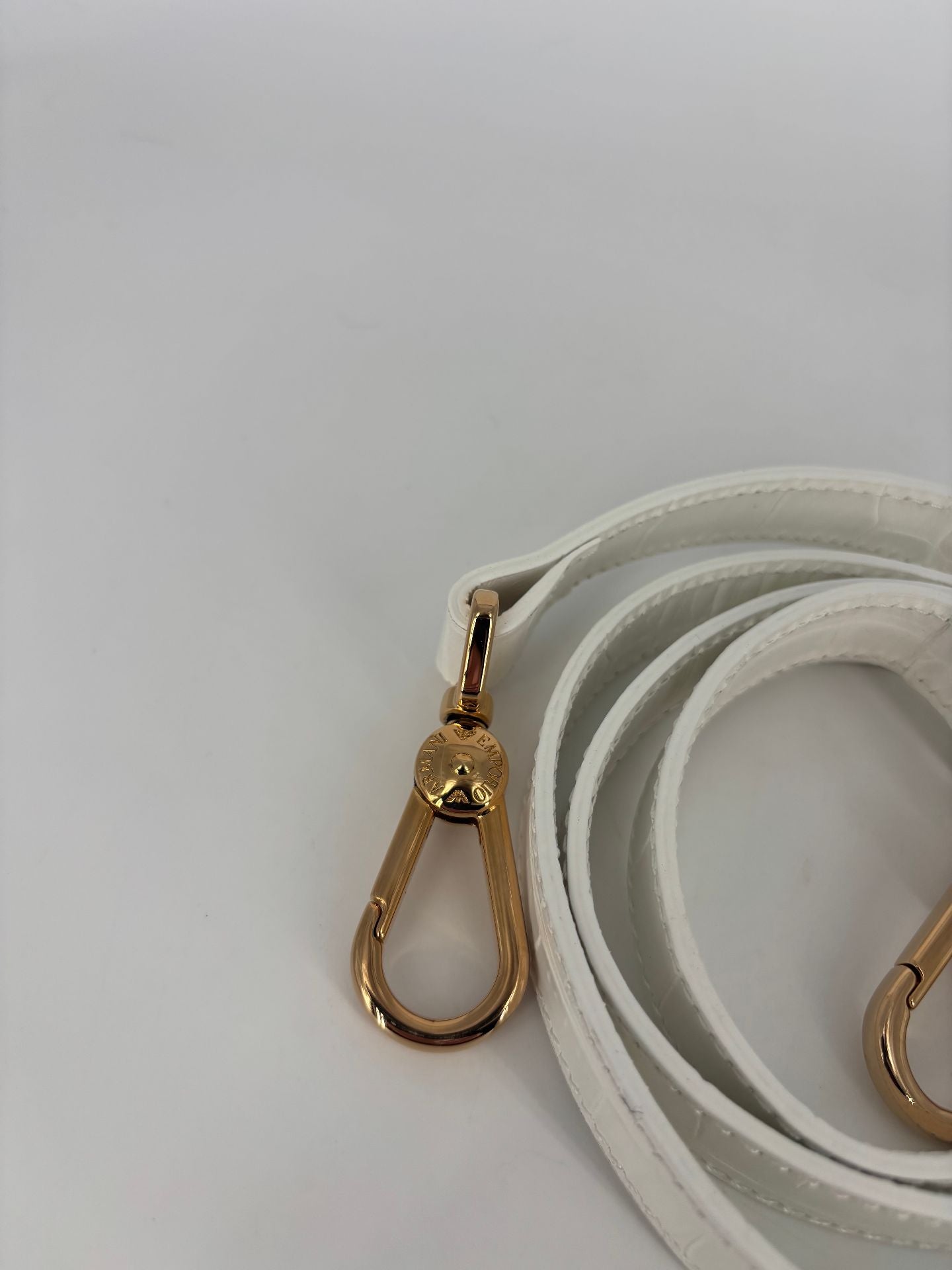 Bandoulière Emporio Armani cuir blanc embossé croco crochets dorés – 115 cm-3