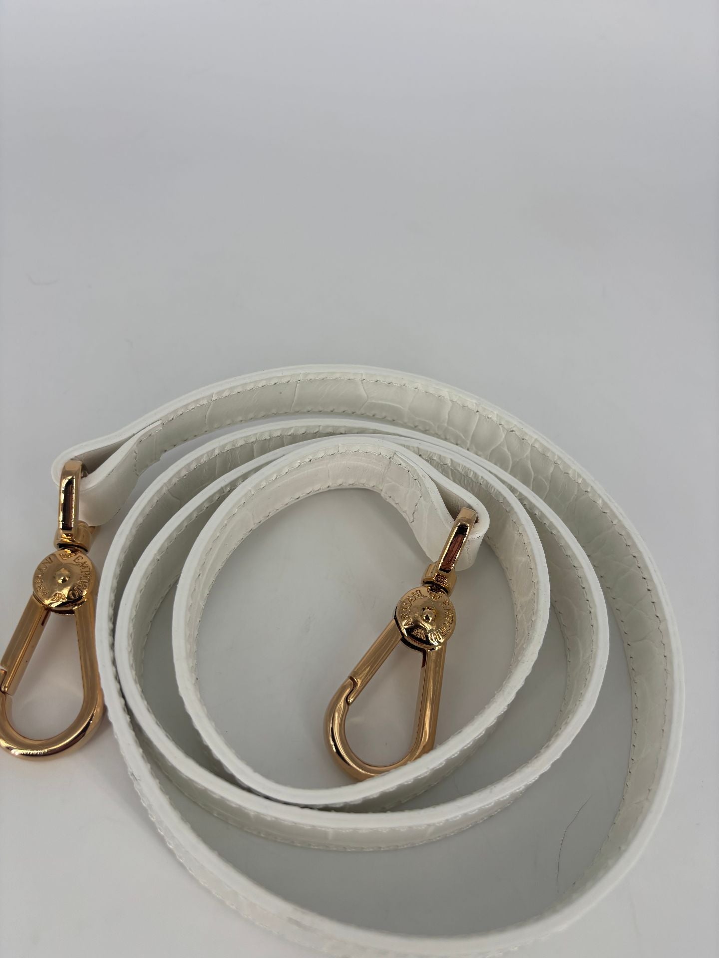Bandoulière Emporio Armani cuir blanc embossé croco crochets dorés – 115 cm-4