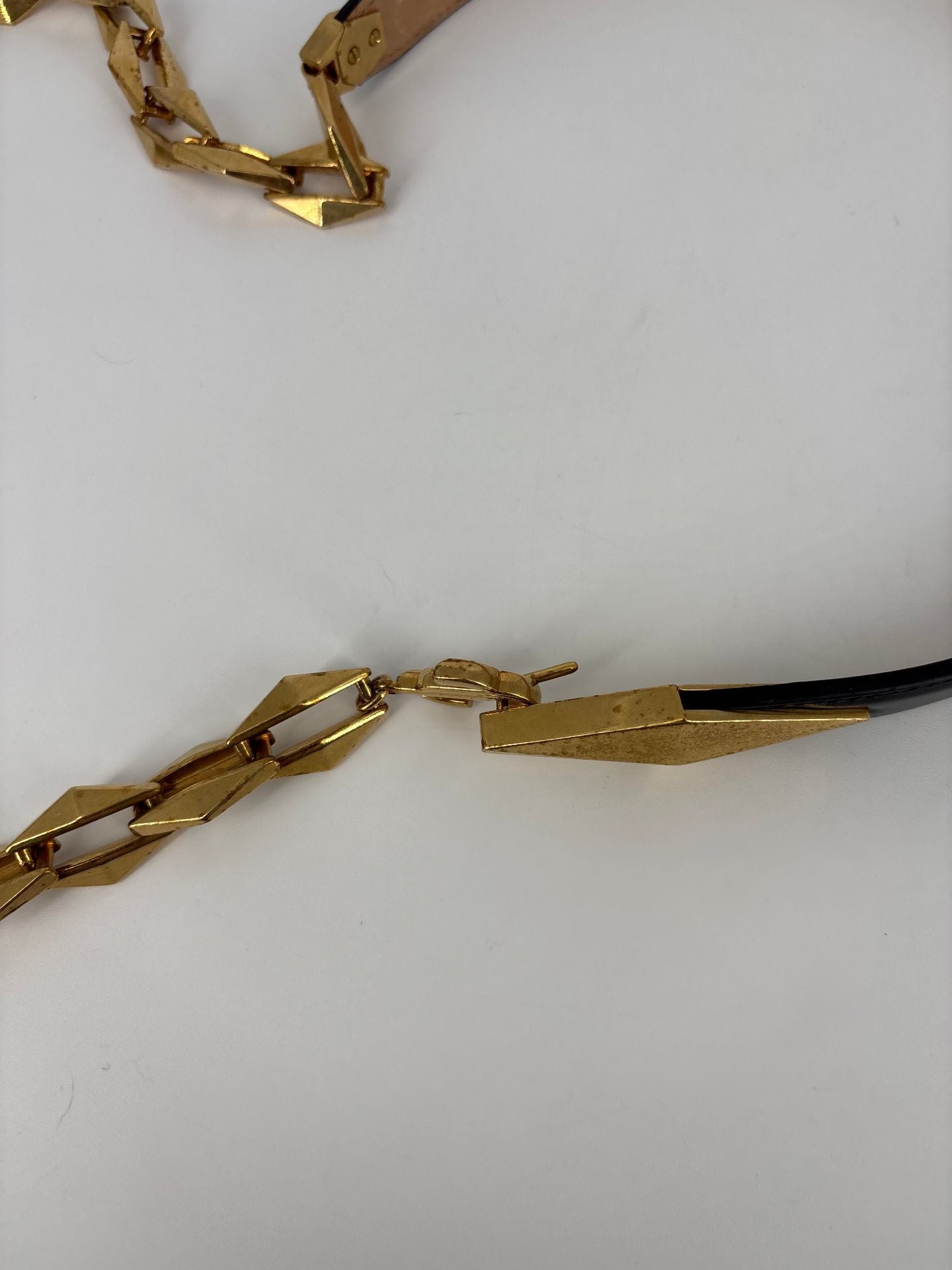 Ceinture Jimmy Choo chaîne dorée maillons diamant cuir noir – M/L-6