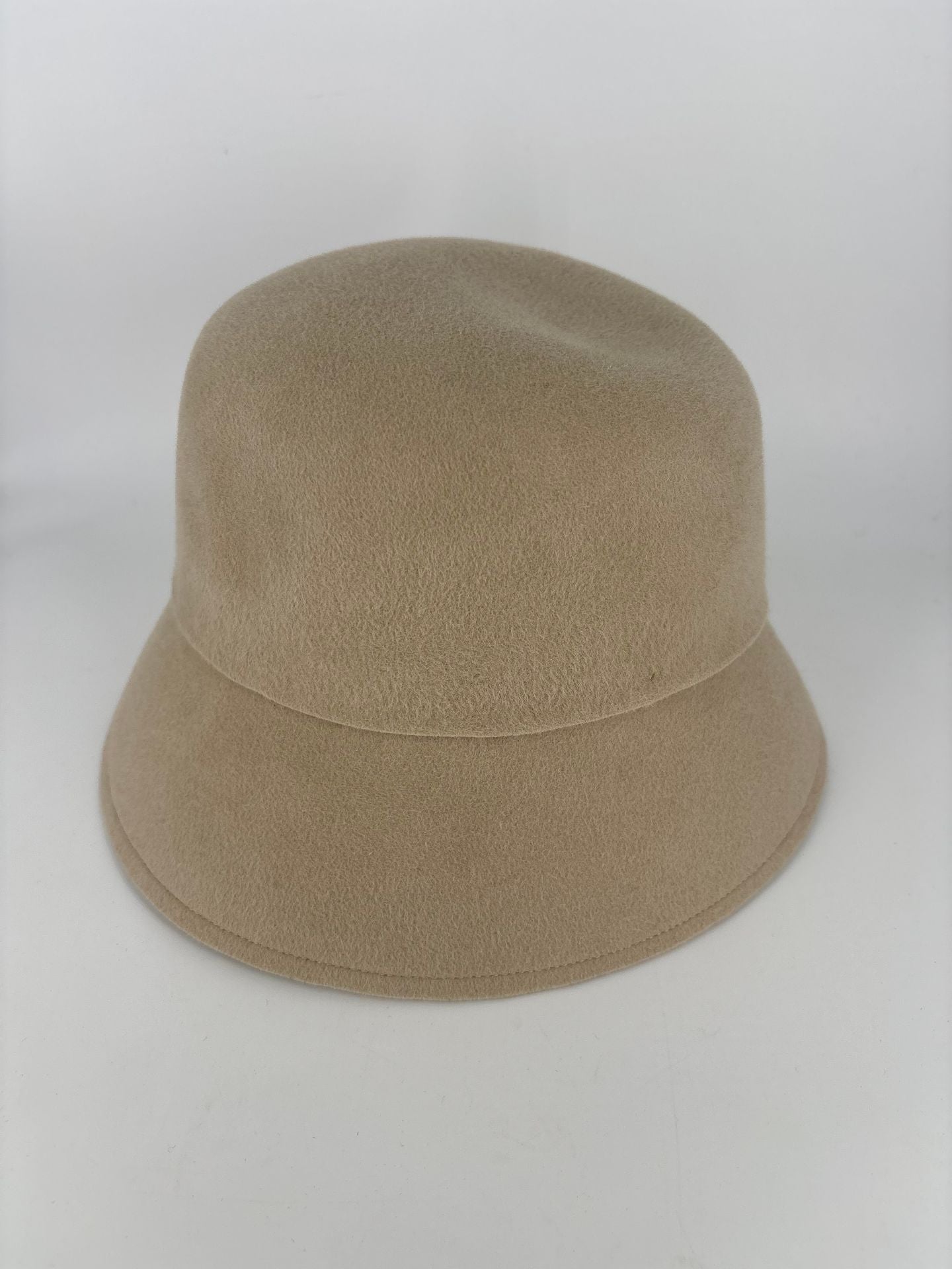 Chapeau bucket Akris feutre de laine beige bord large-2