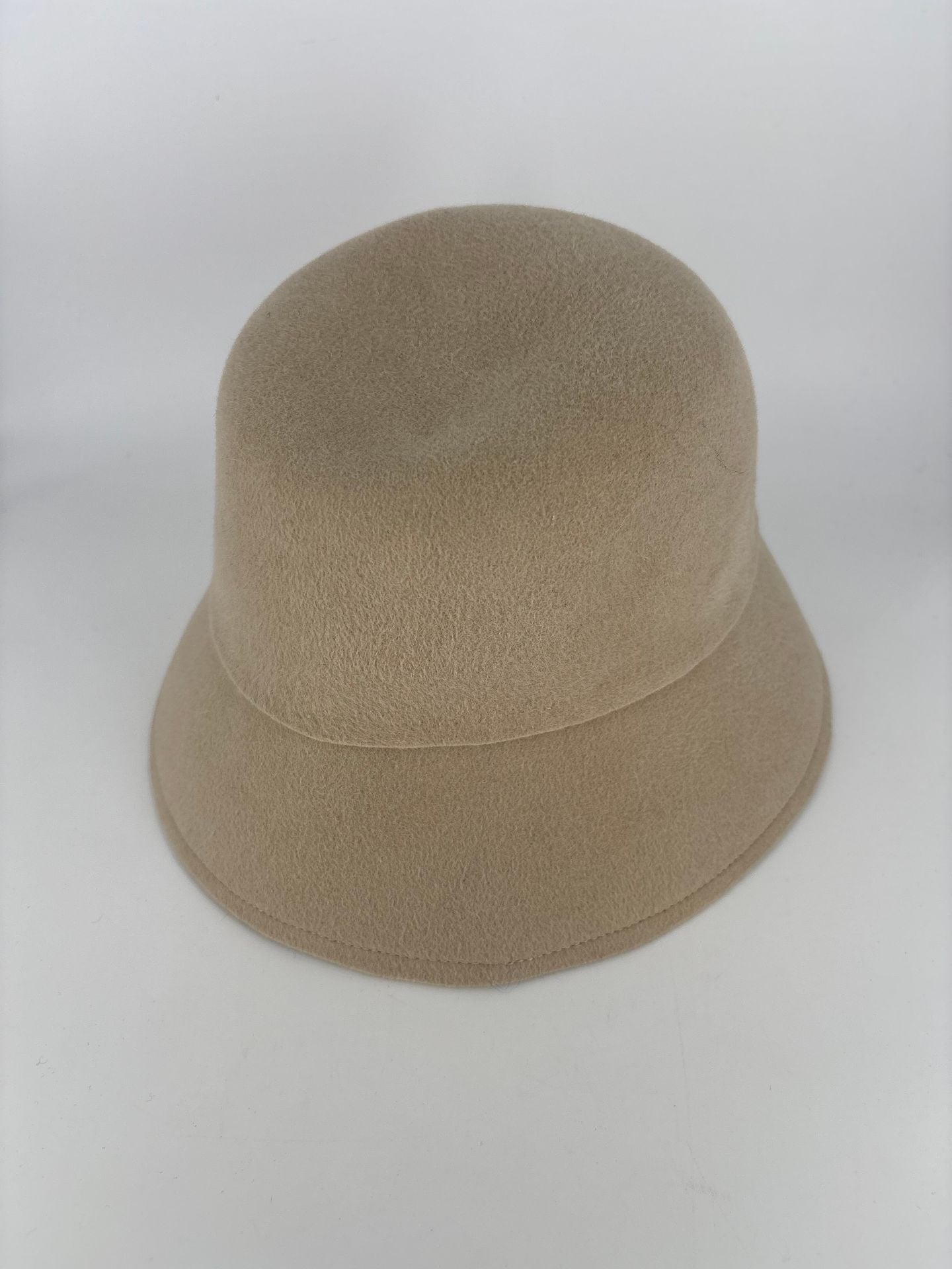 Chapeau bucket Akris feutre de laine beige bord large-3